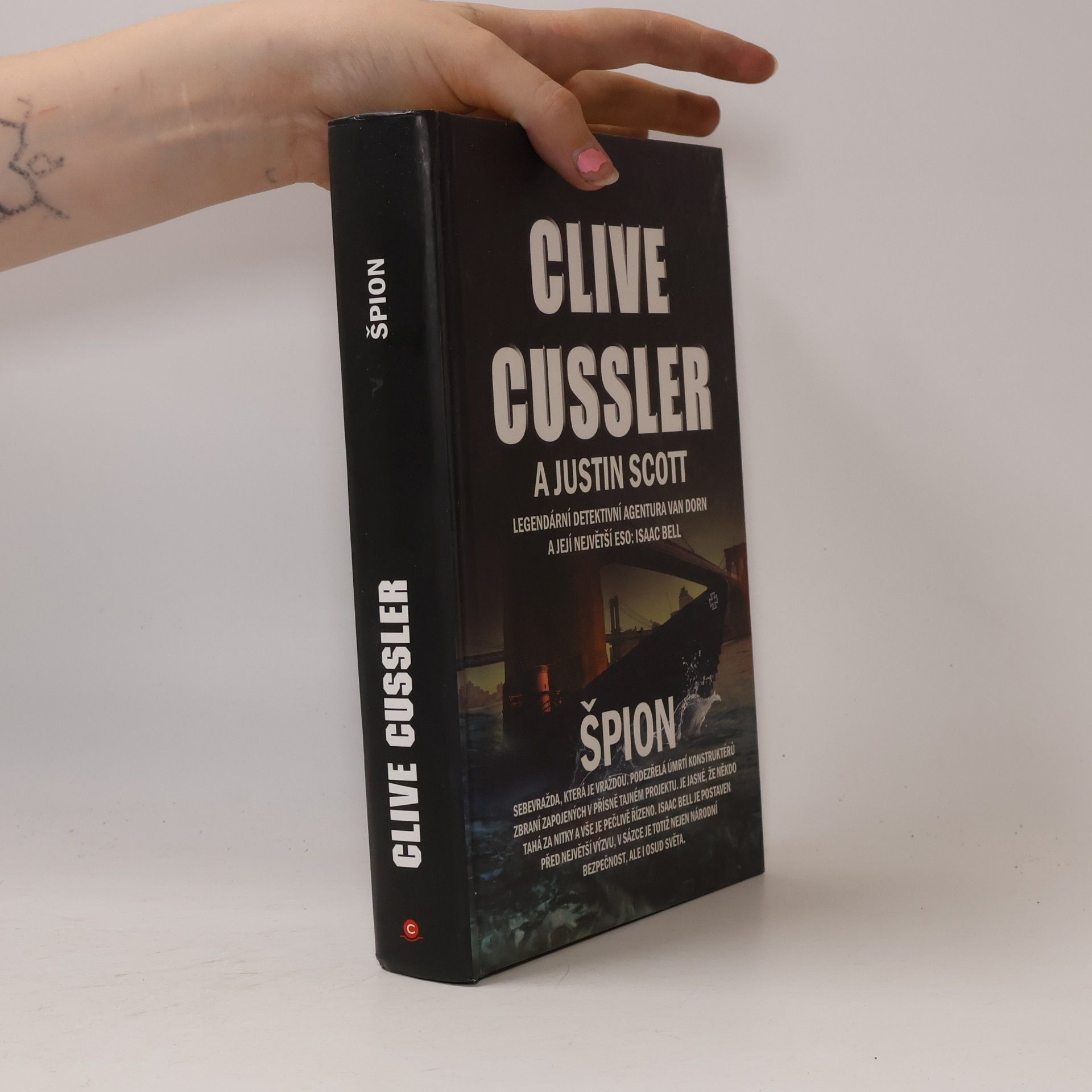 Clive Cussler Špion : román ze série Isaac Bell