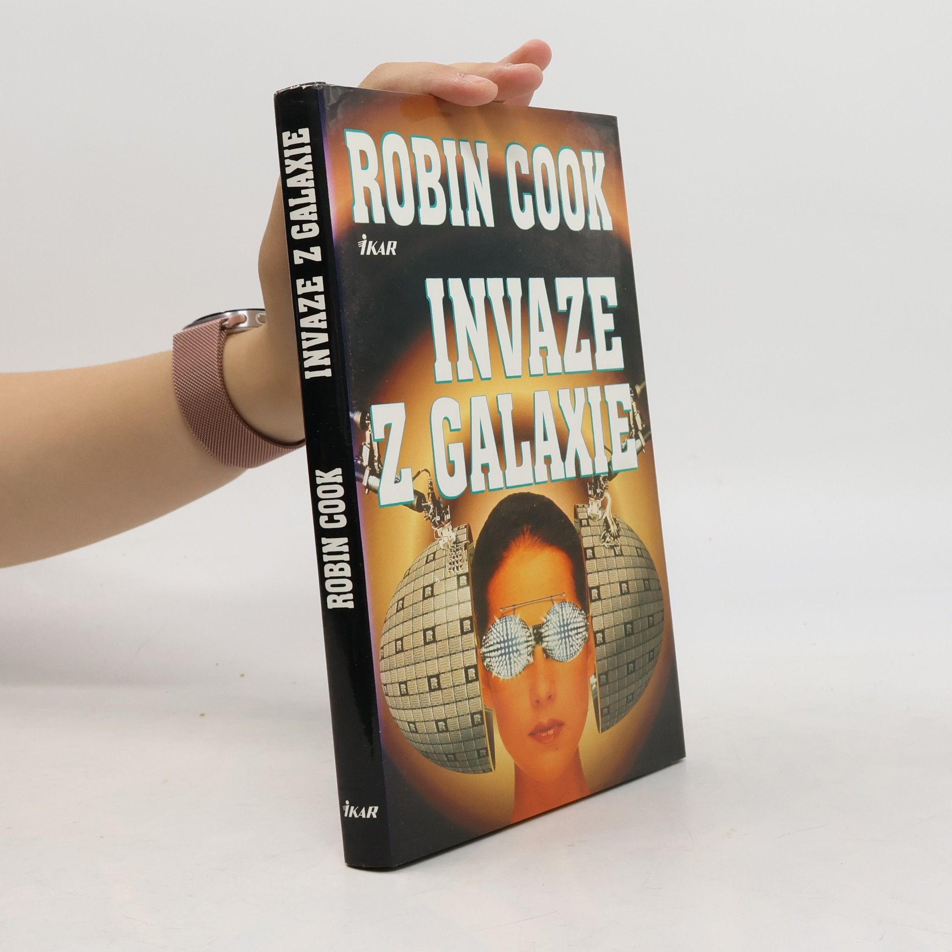 Robin Cook Invaze z galaxie