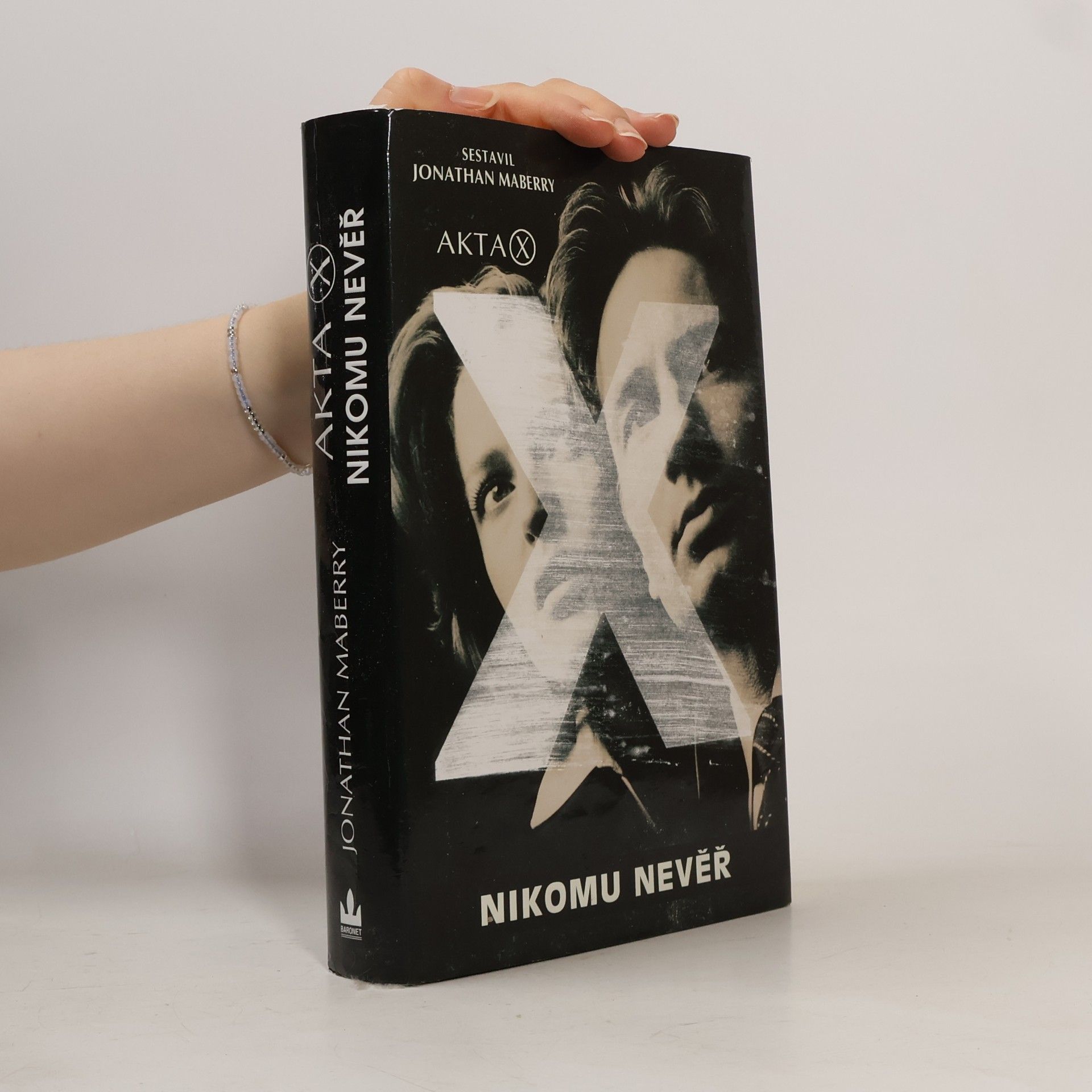 Jonathan Maberry Akta X - Nikomu nevěř