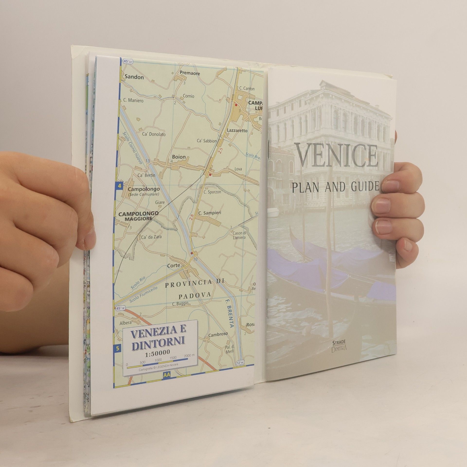 Venice: Large Fold-Out Map And Guide Book
