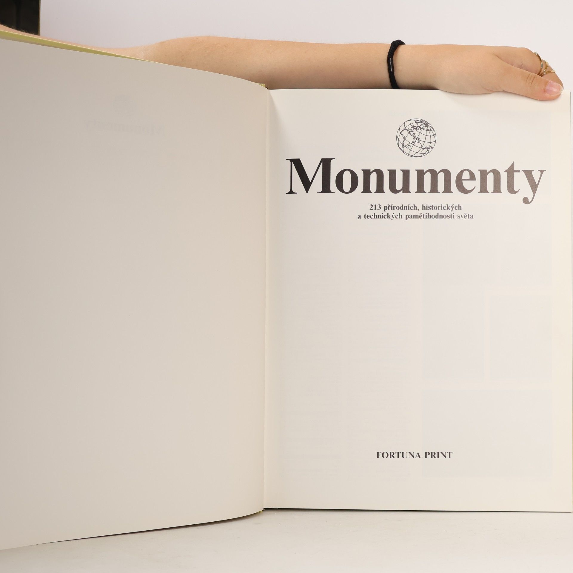 Bodo Harenberg Monumenty. 213 přírodních, historických a technických pamětihodností světa