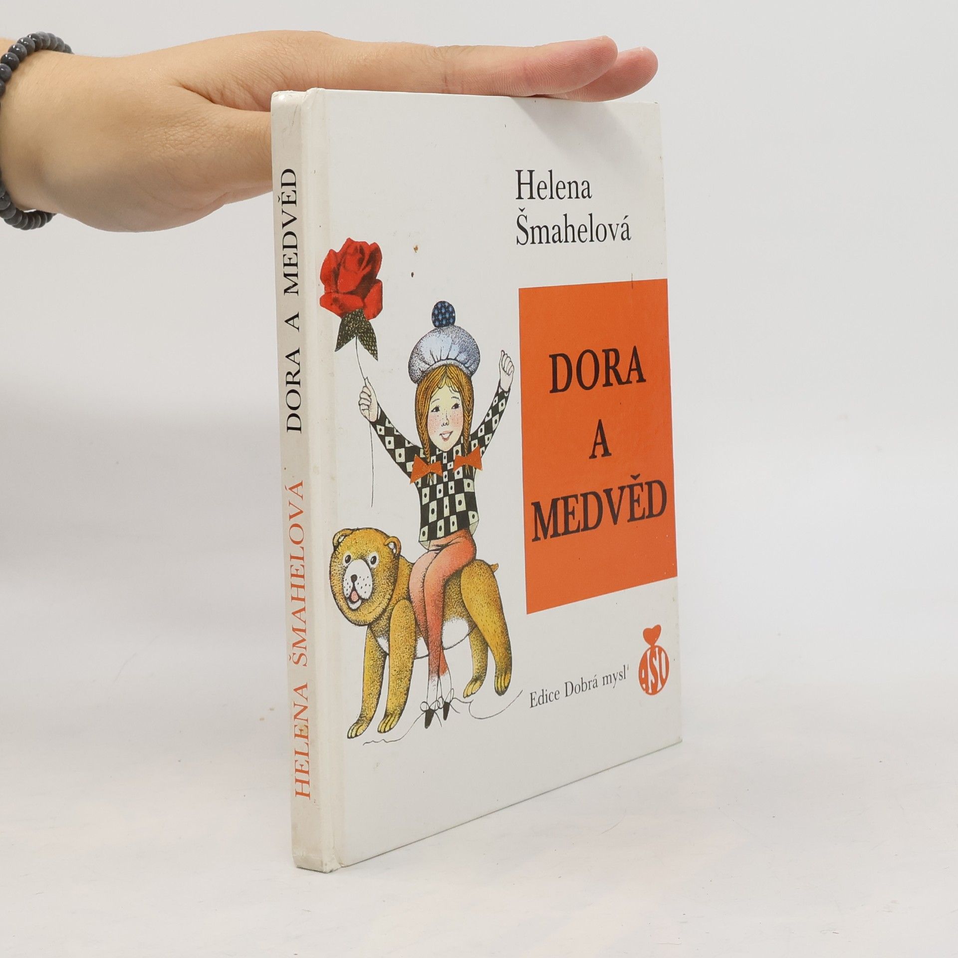 Helena Šmahelová Dora a medvěd