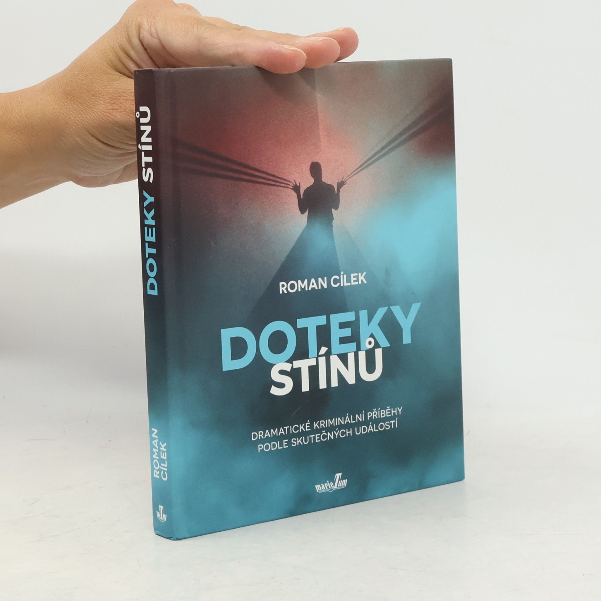 Roman Cílek Doteky stínů - Dramatické kriminální příběhy podle skutečných událostí