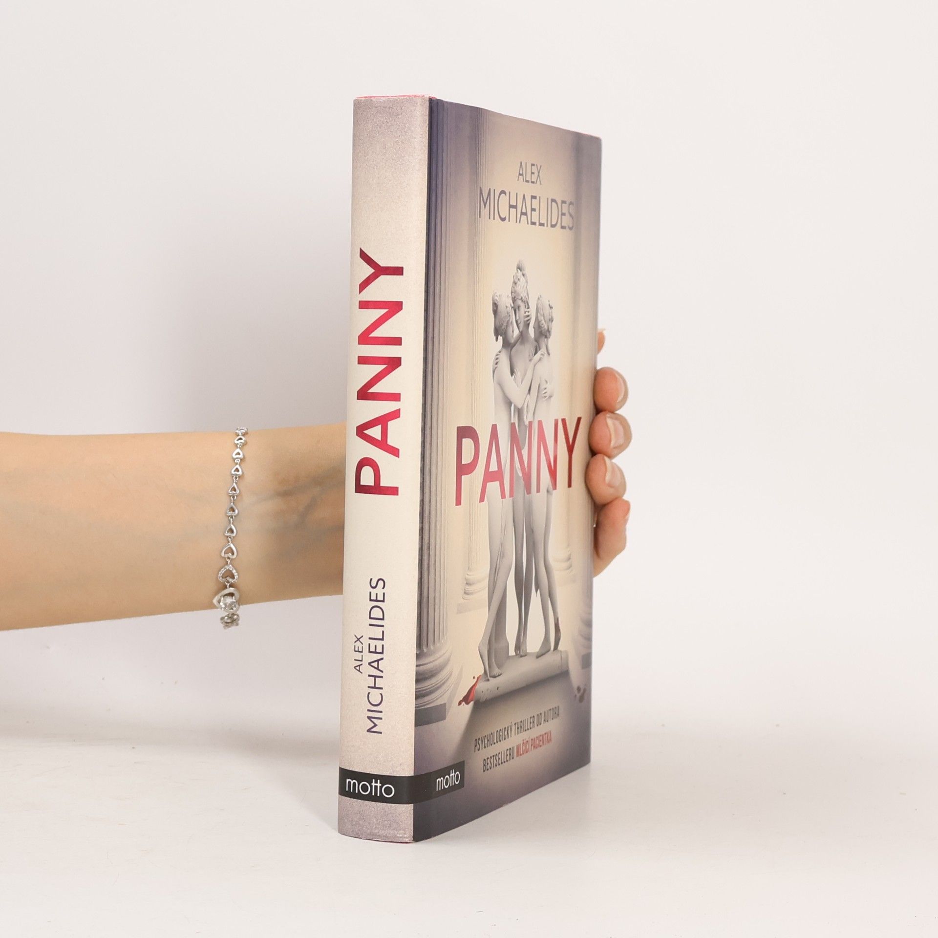 Alex Michaelides Panny
