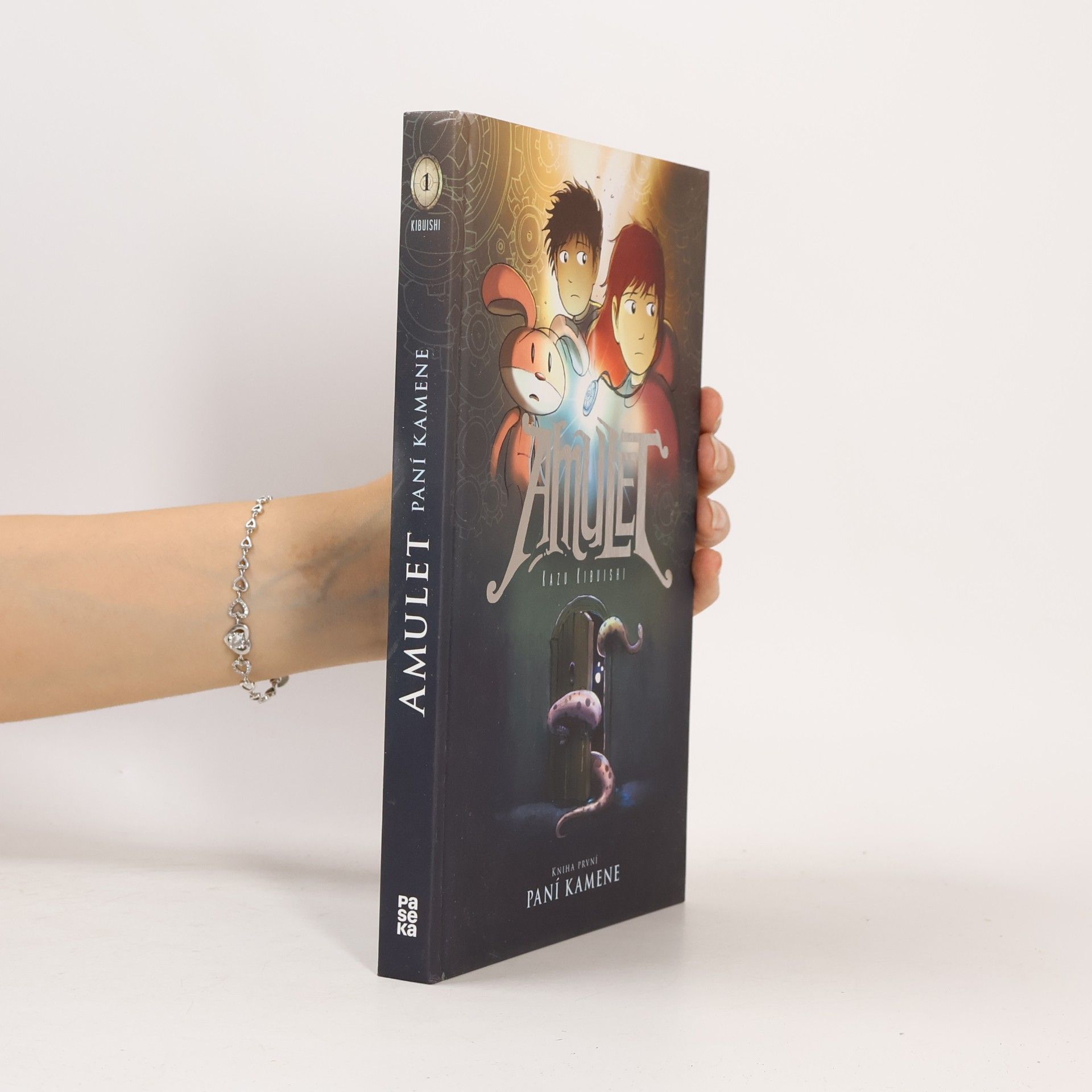 Kazu Kibuishi Amulet: Paní kamene