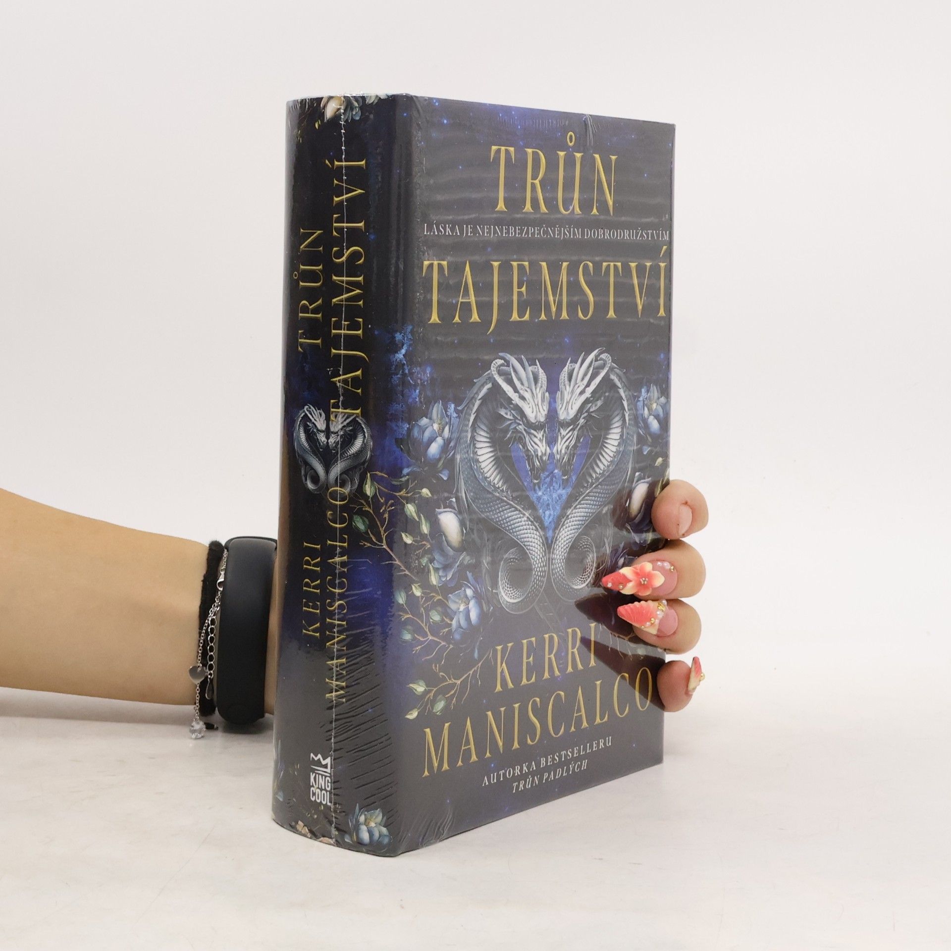 Kerri Maniscalco Trůn tajemství