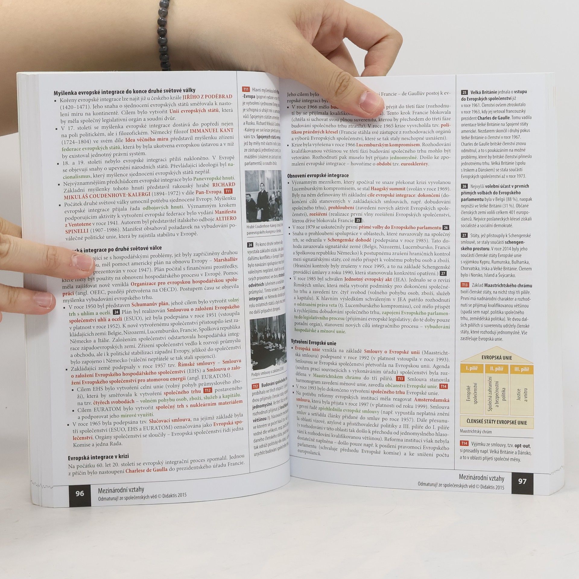 Autorenkollektiv Odmaturuj! ze společenských věd