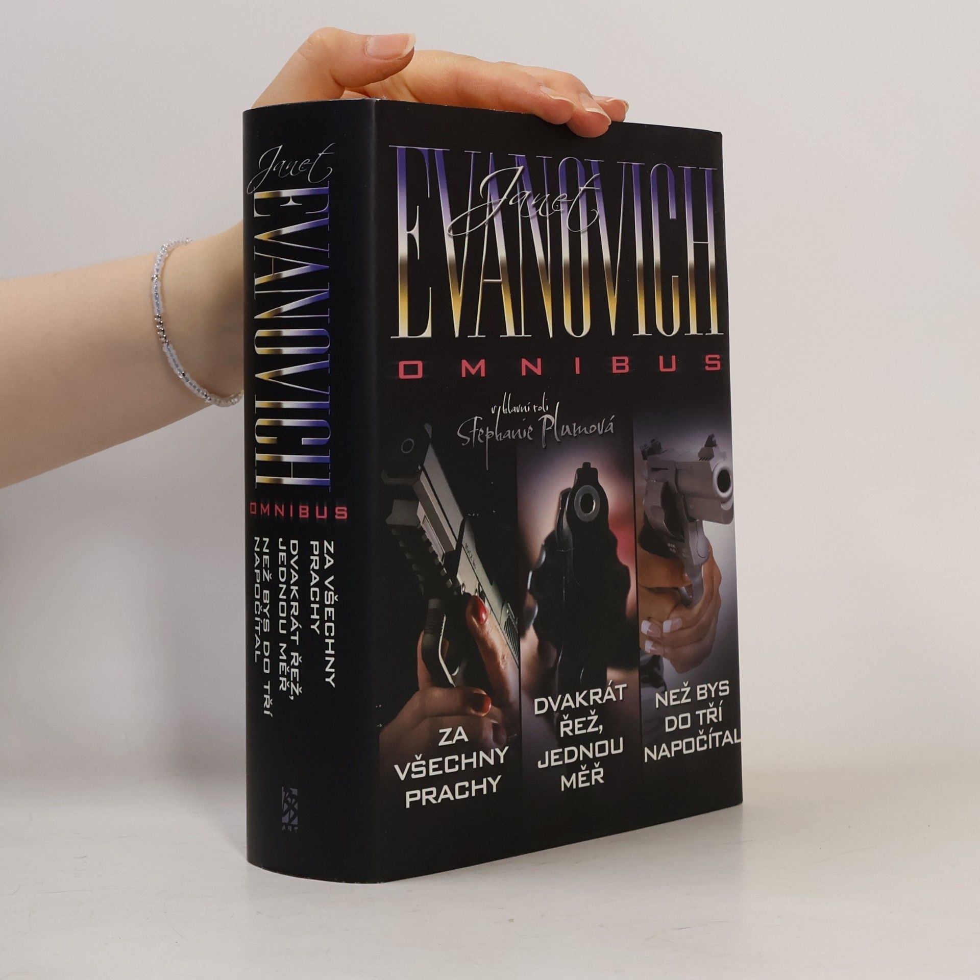 Janet Evanovich Janet Evanovich omnibus. V hlavní roli Stephanie Plumová