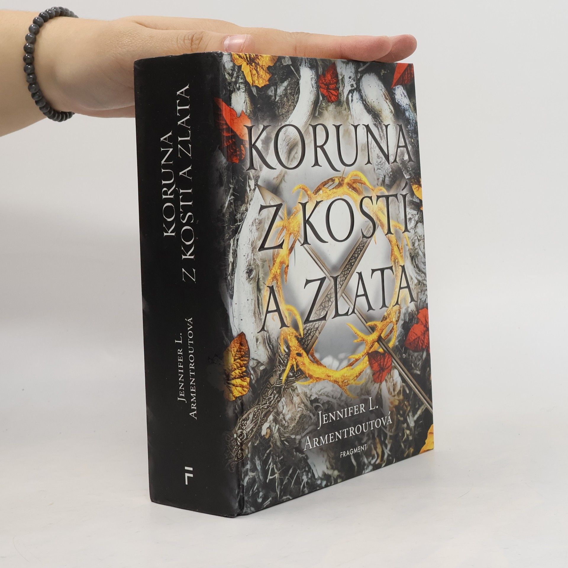 Jennifer Armentrout Koruna z kostí a zlata