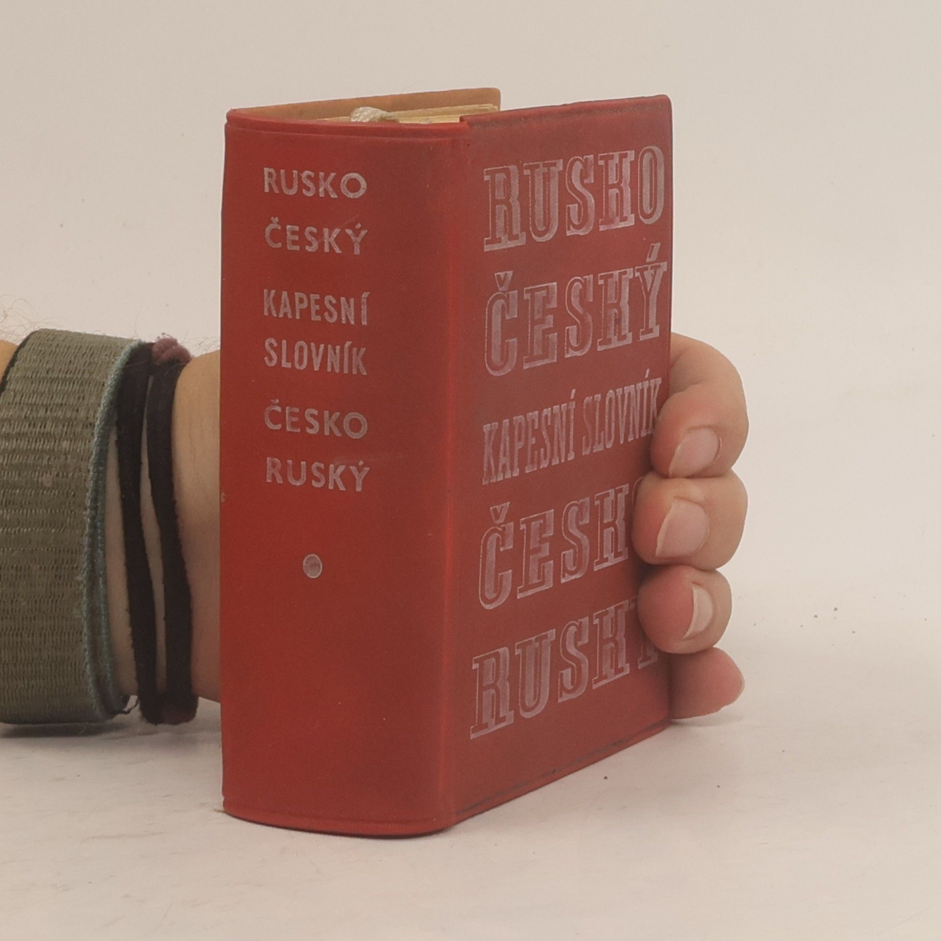 V. Kolafová Kapesní rusko-český a česko-ruský slovník