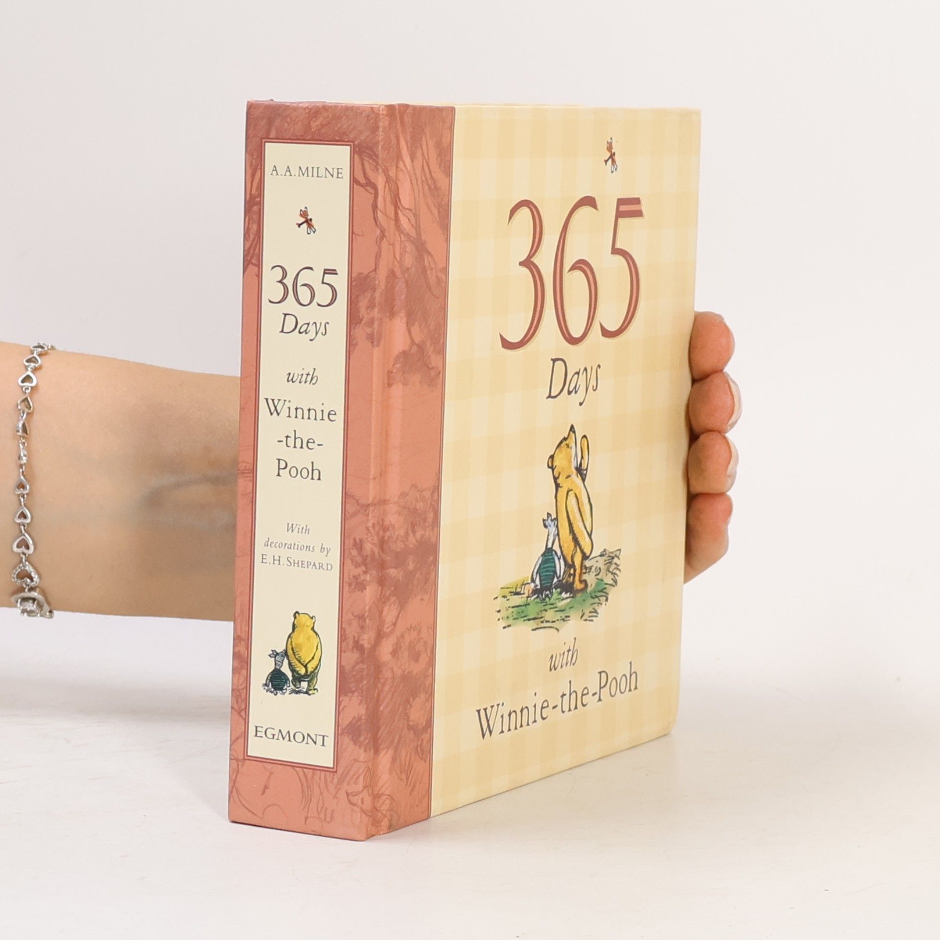 E. H. Shepard 365 Days with Winnie-the-Pooh Gift Book