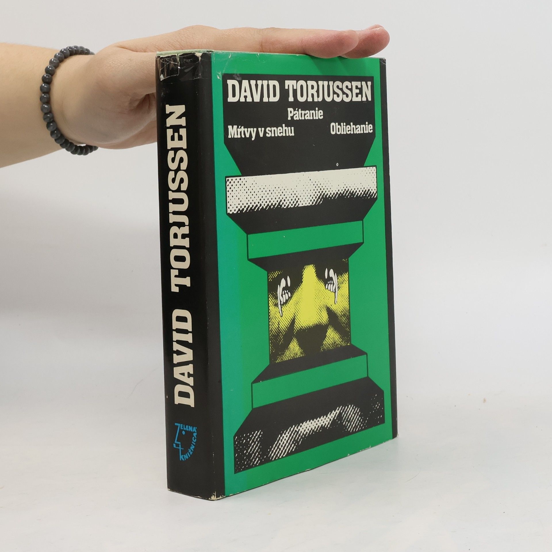 David Torjussen Pátranie. Mŕtvy v snehu. Obliehanie