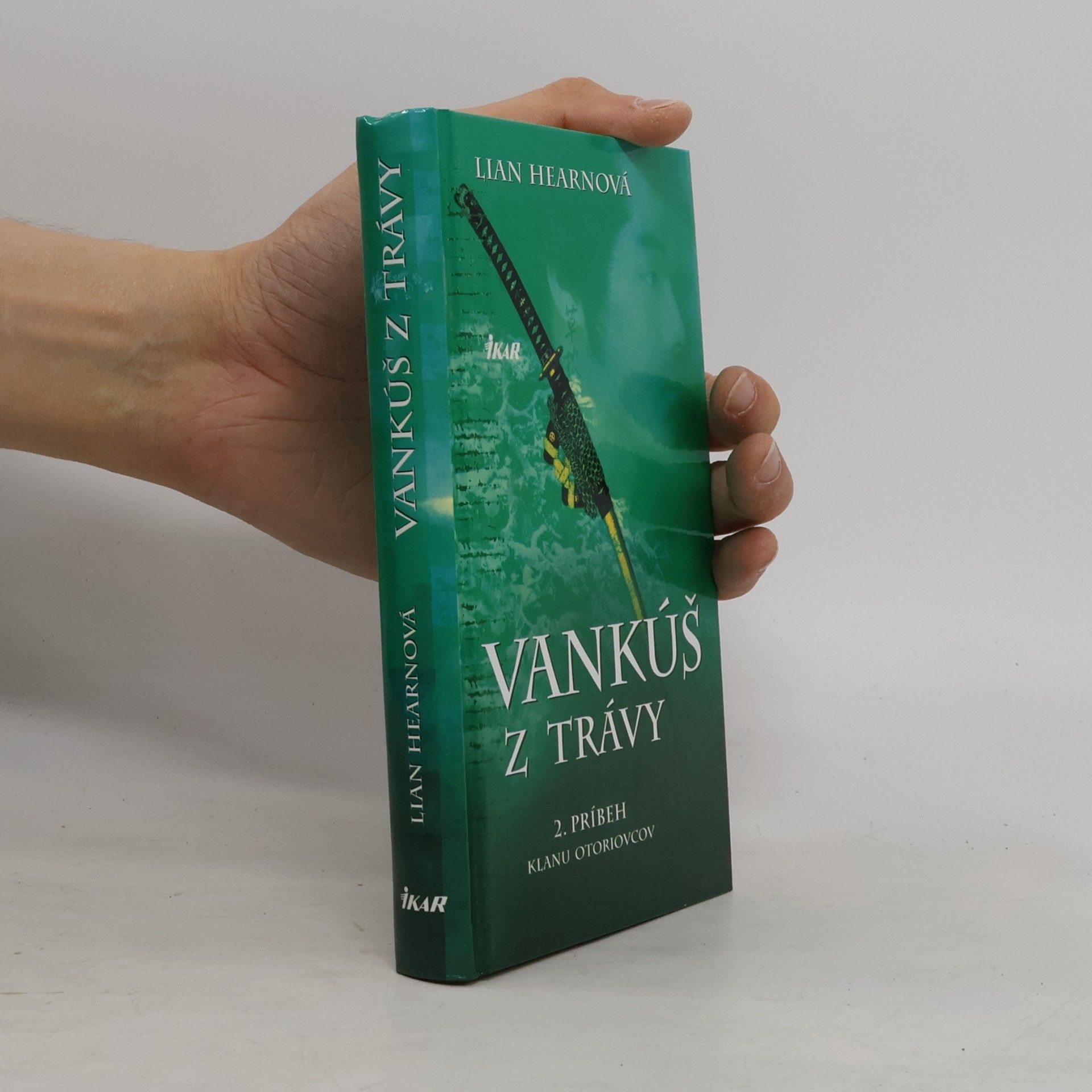 Lian Hearn Vankúš z trávy