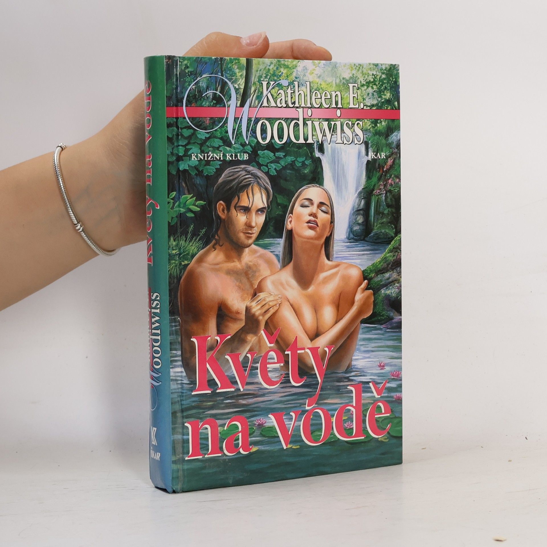 Kathleen E. Woodiwiss Květy na vodě