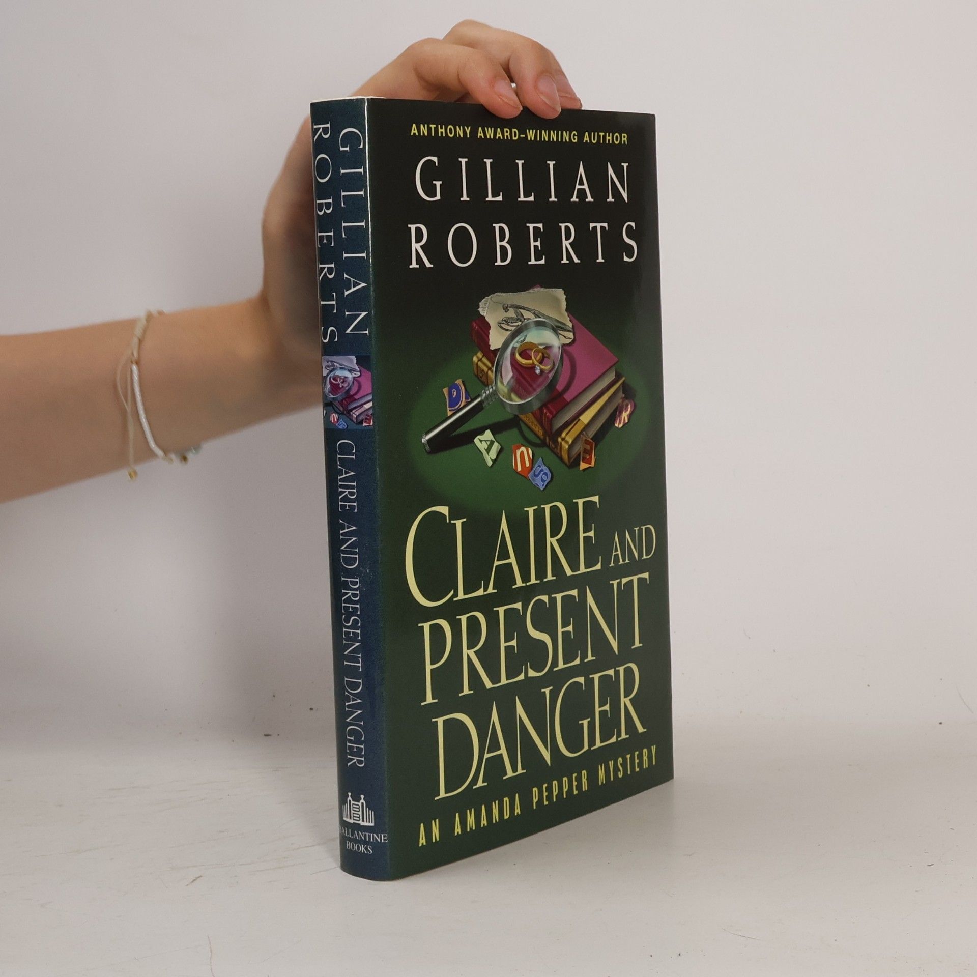 Gillian Roberts Claire and Present Danger