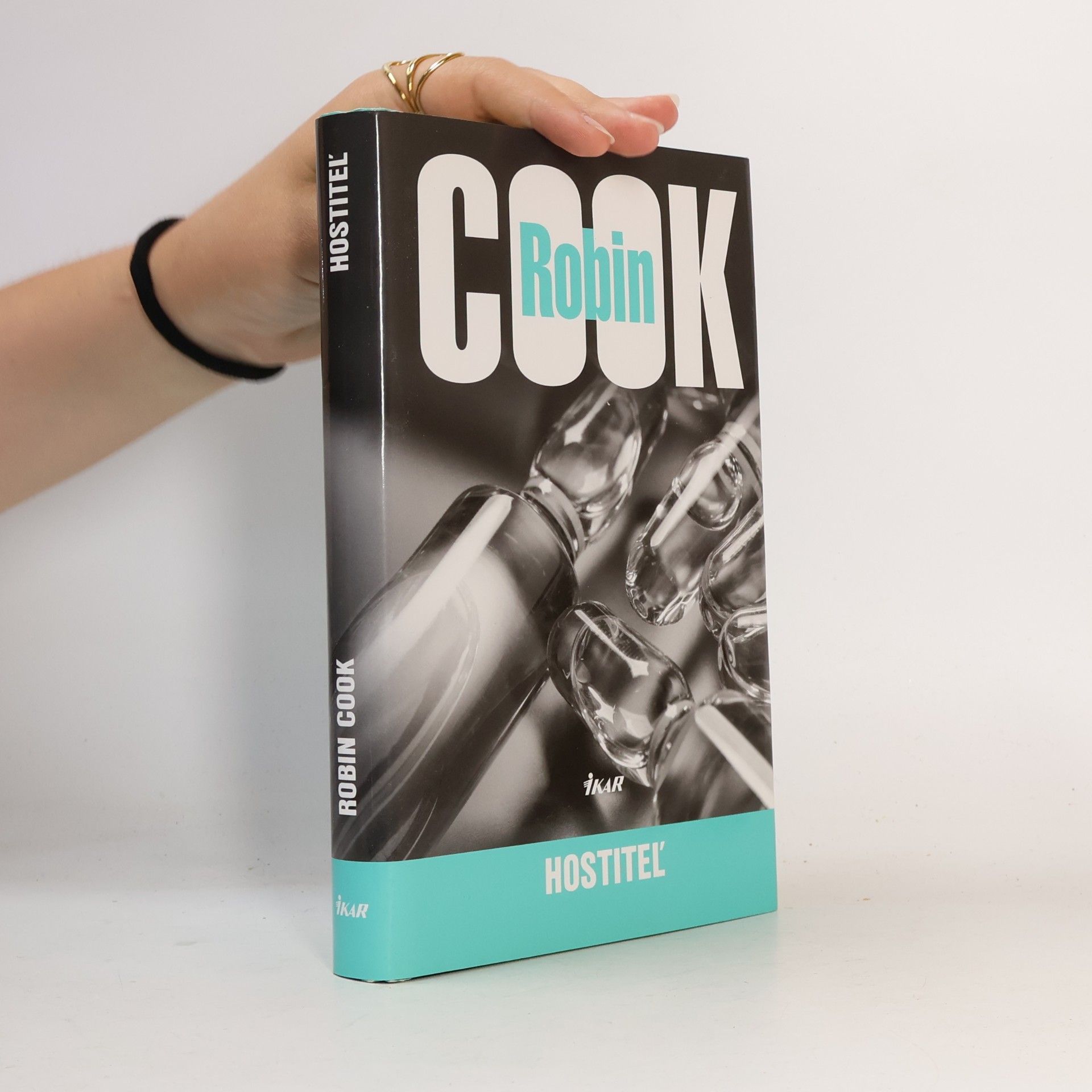 Robin Cook Hostiteľ