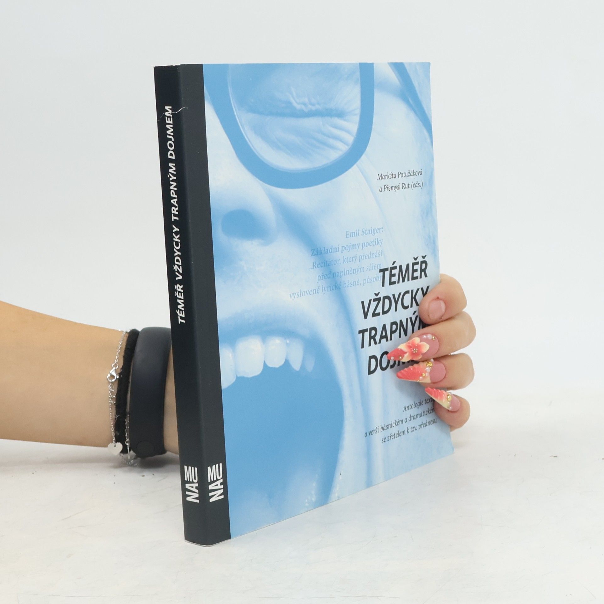 Akademie múzických umění v Praze Téměř vždycky trapným dojmem. Antologie textů o verši básnickém a dramatickém se zřetelem k tzv. přednesu