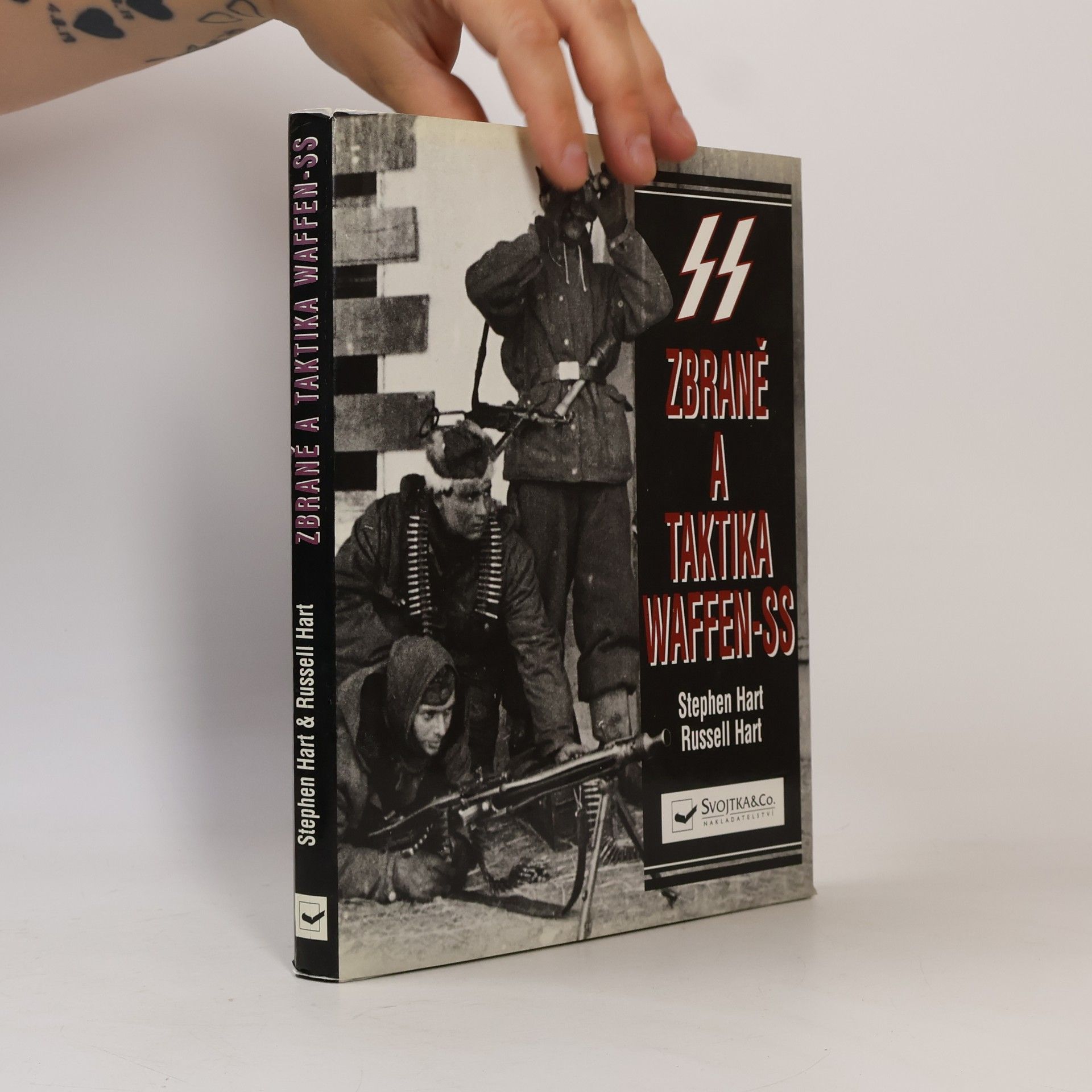 Russell Hart SS. Zbraně a taktika Waffen-SS