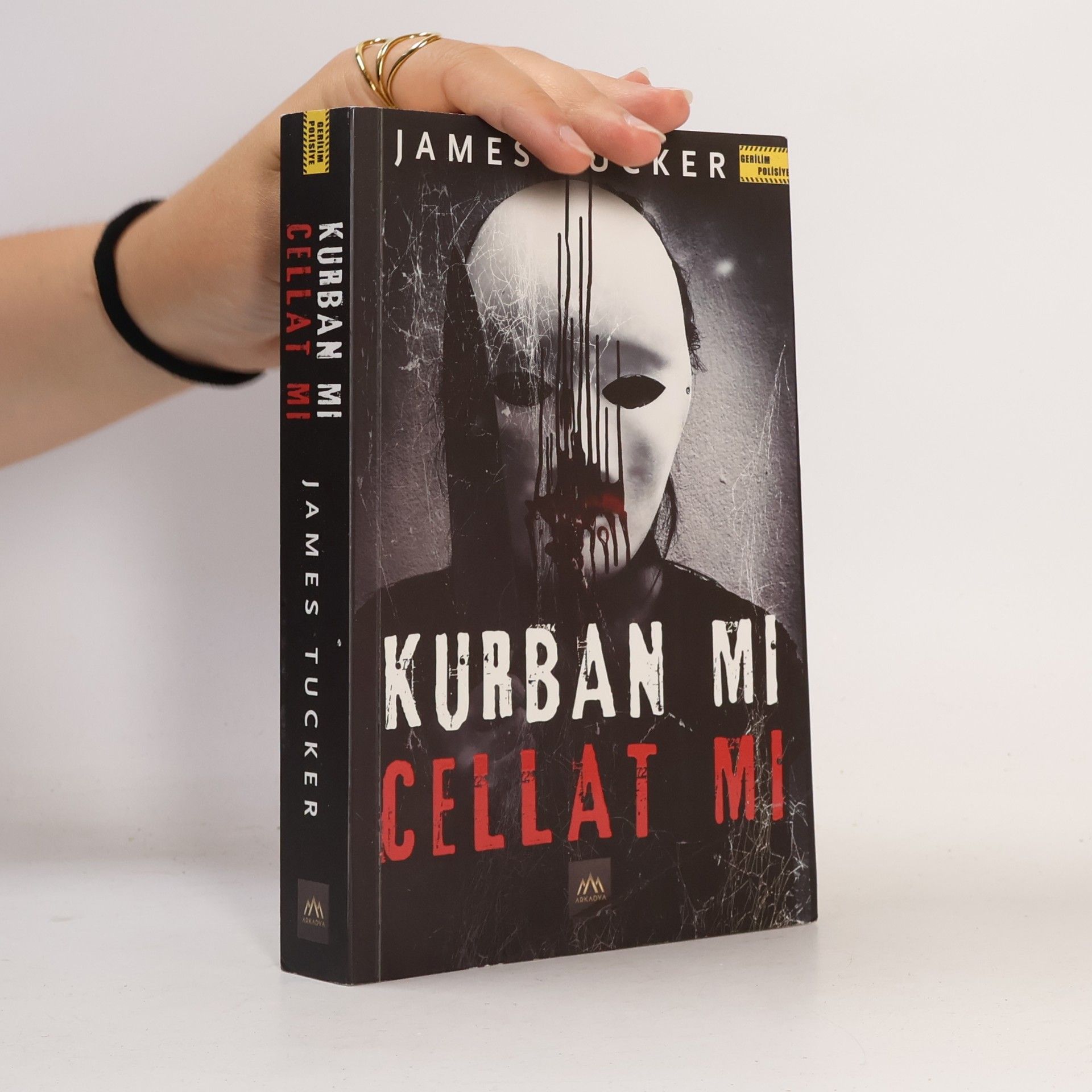 James Tucker Kurban mı Cellat mı?