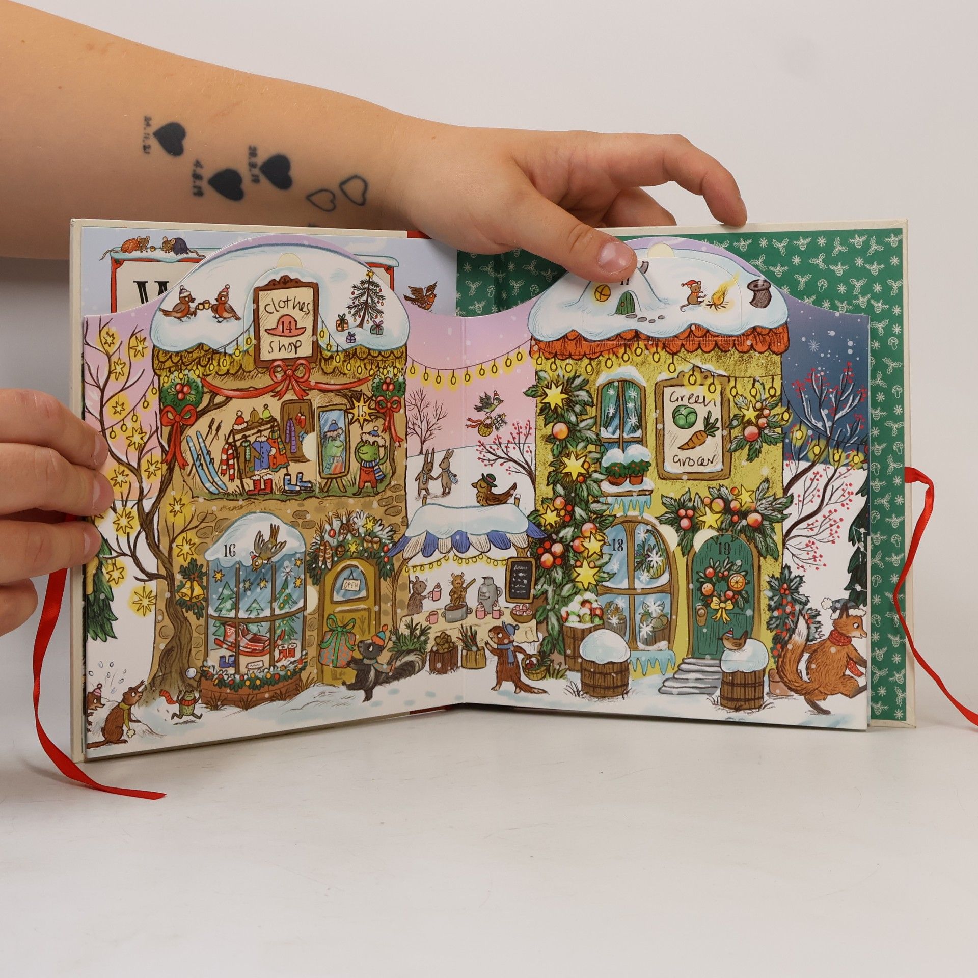 Rachel Piercey Brown Bear Wood: Christmas Is Coming to Town