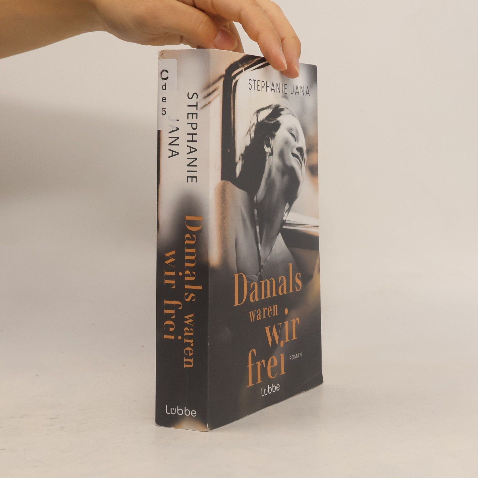Stephanie Jana Damals waren wir frei. Roman | Eine bewegende Liebesgeschichte zwischen Ost- und Westberlin und eine fesselnde Suche nach Identität