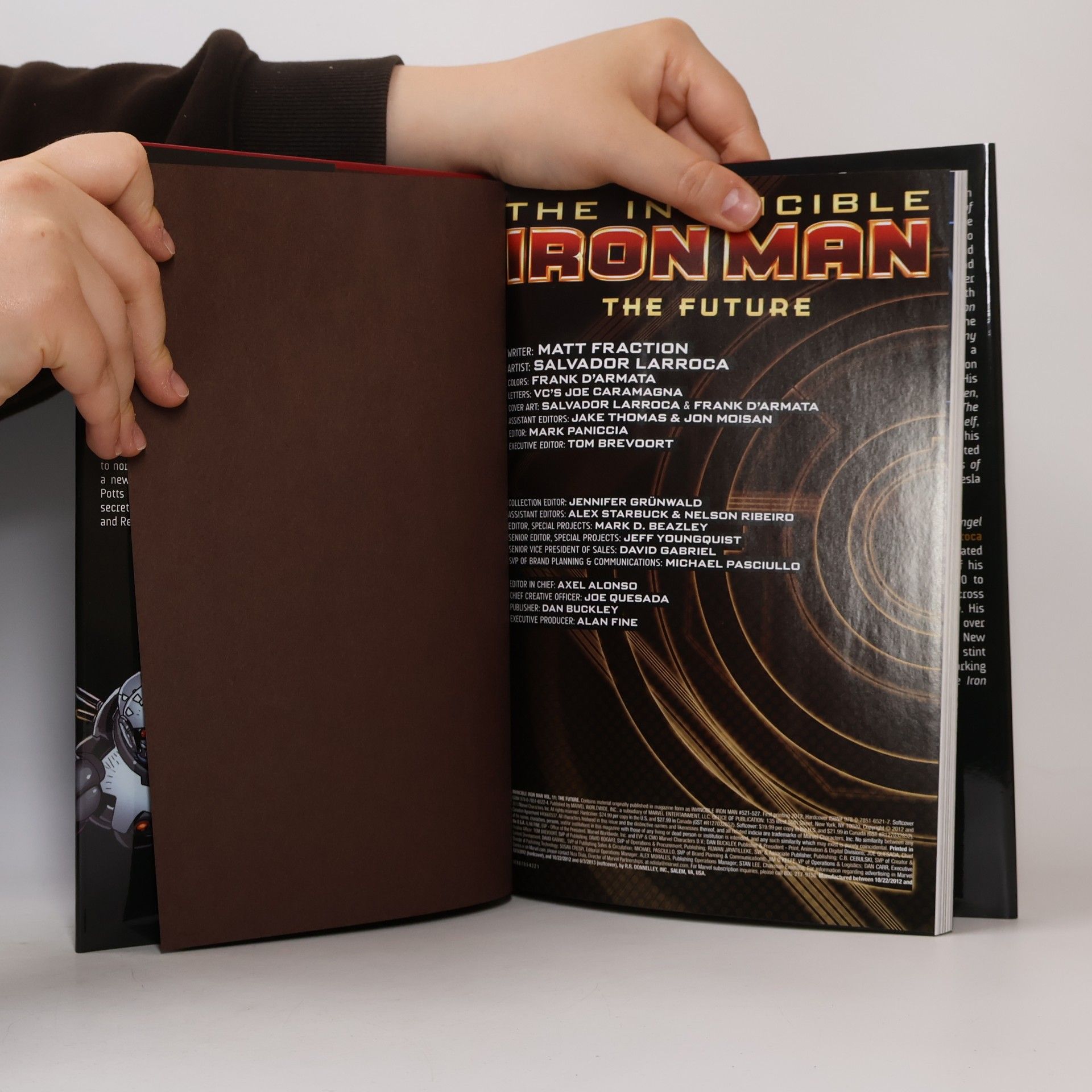 Matt Fraction The Invincible Iron Man - 11: The Future