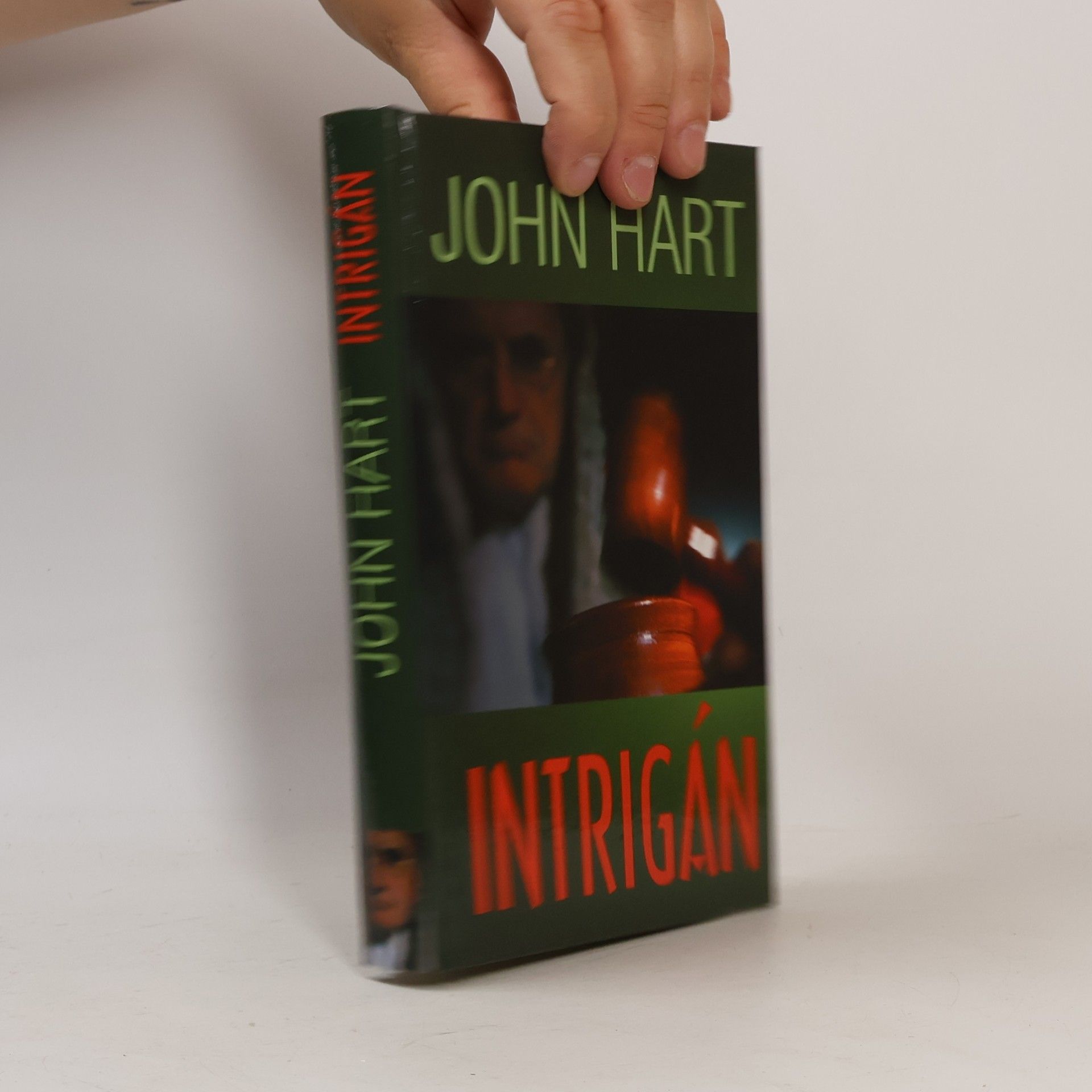 John Hart Intrigán