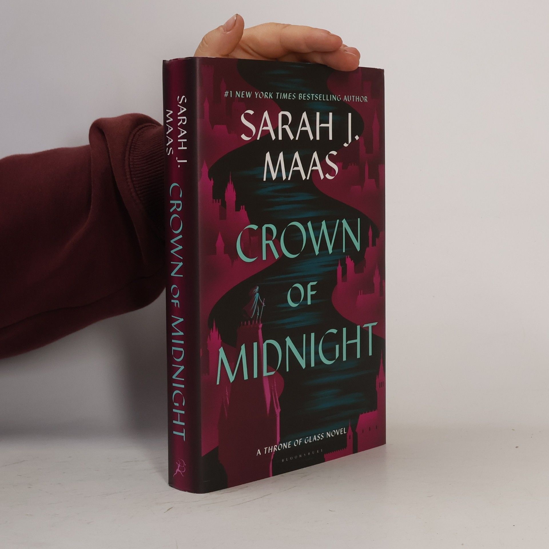 Sarah J. Maasová Crown of Midnight