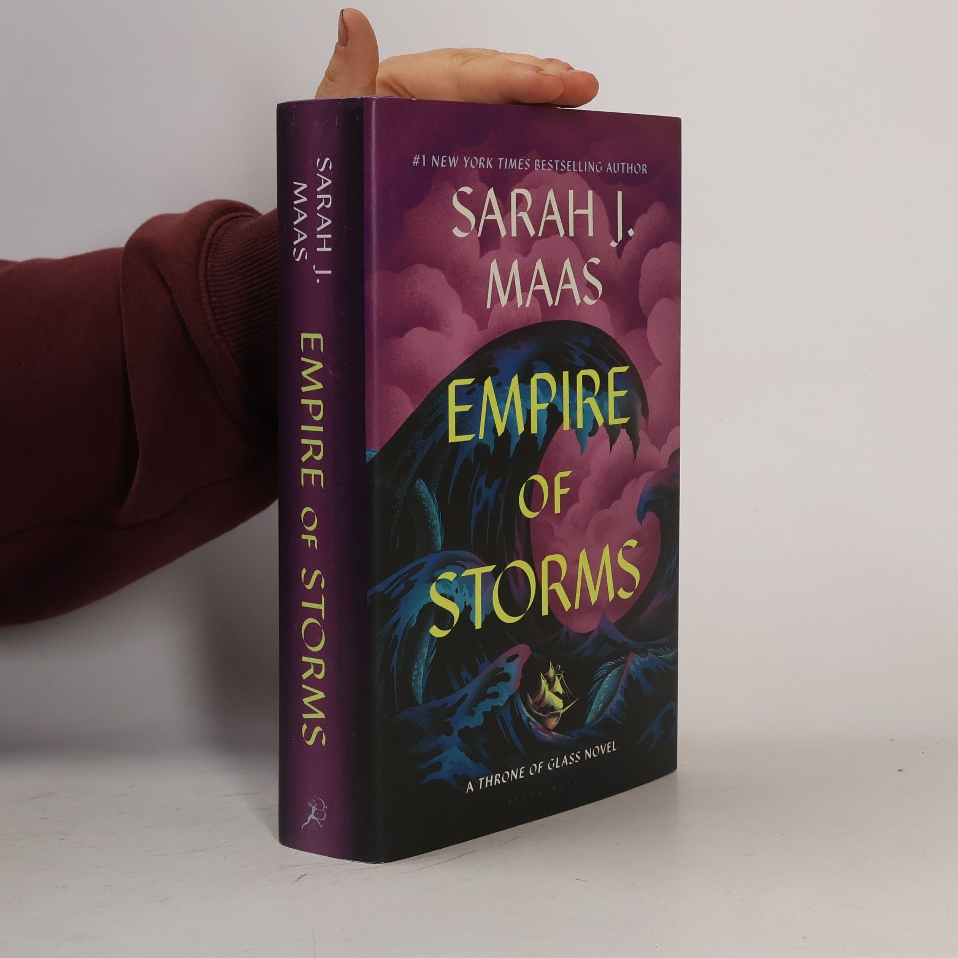 Sarah J. Maasová Empire of Storms