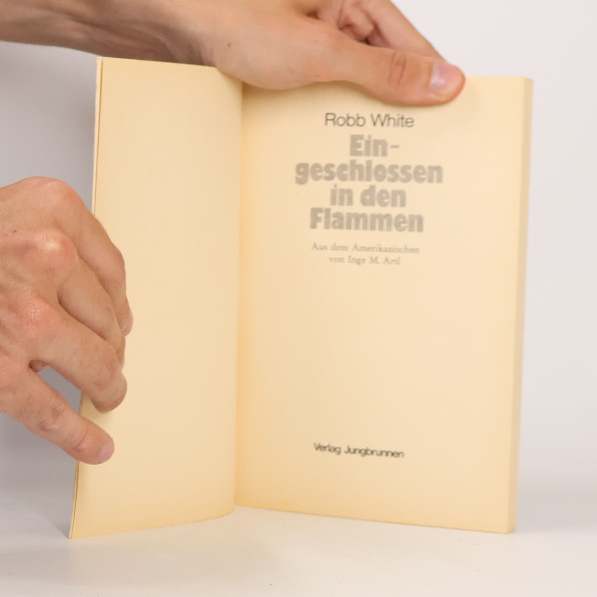 Robb White Eingeschlossen in den Flammen