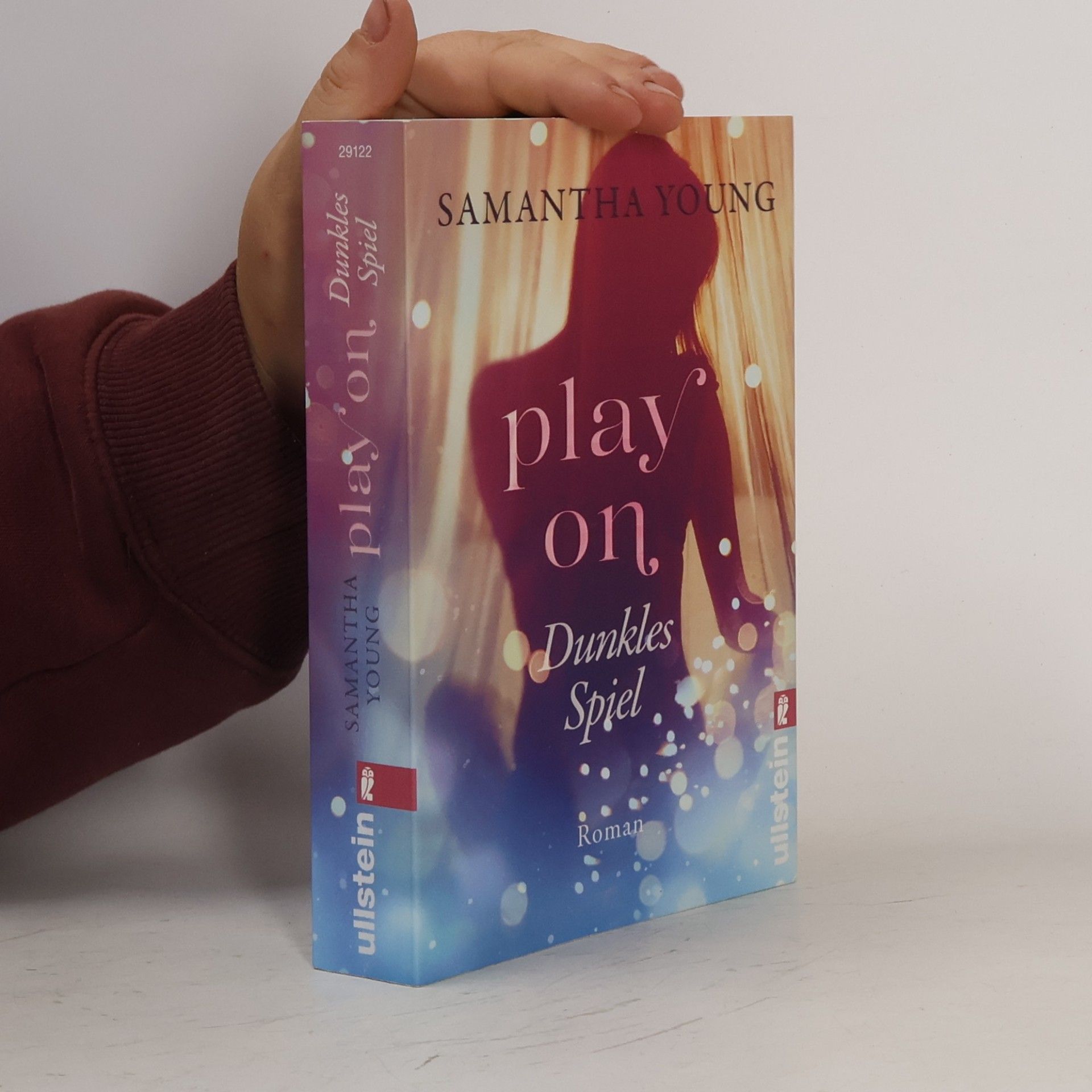 Play On. Dunkles Spiel