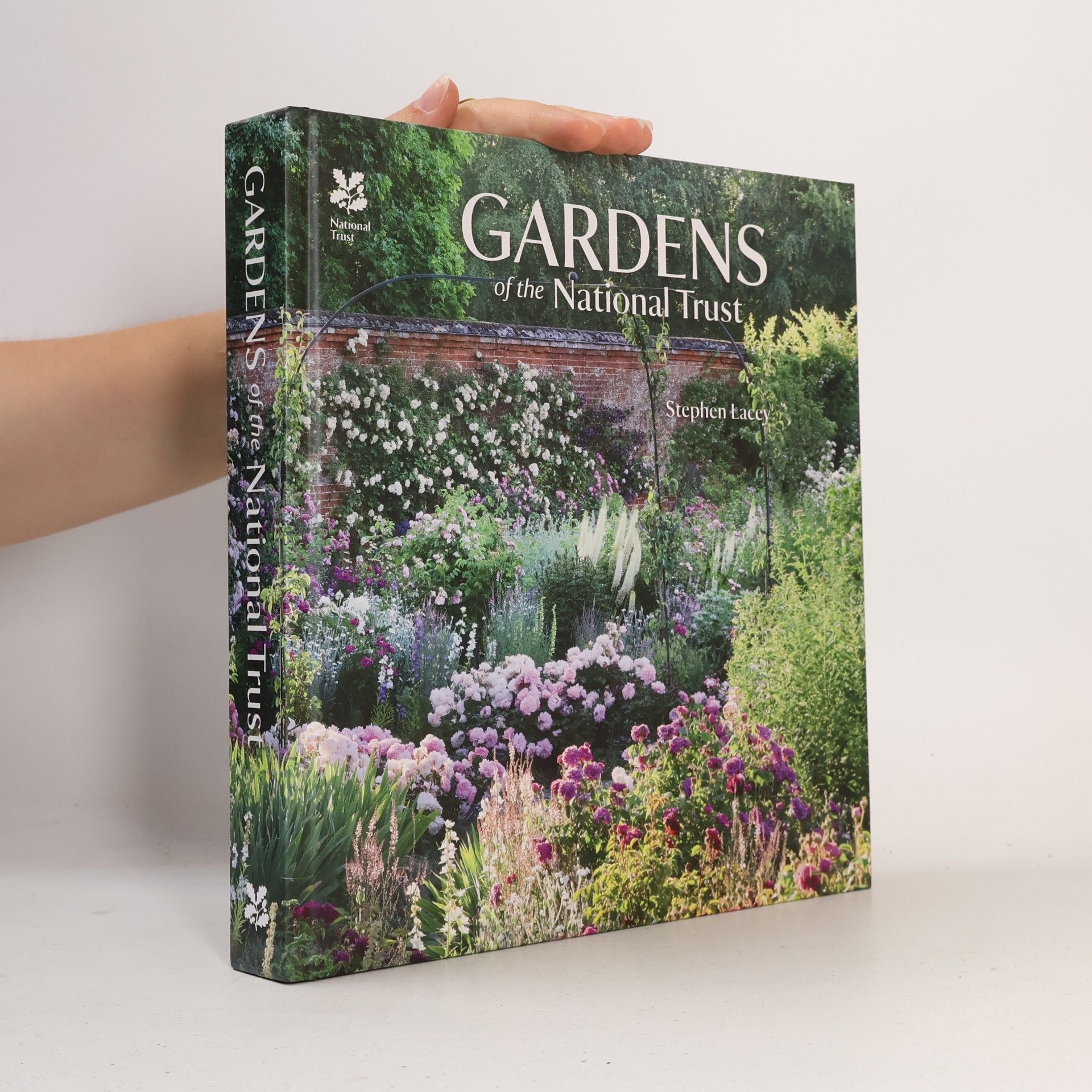 Stephen Lacey Gardens of the National Trust
