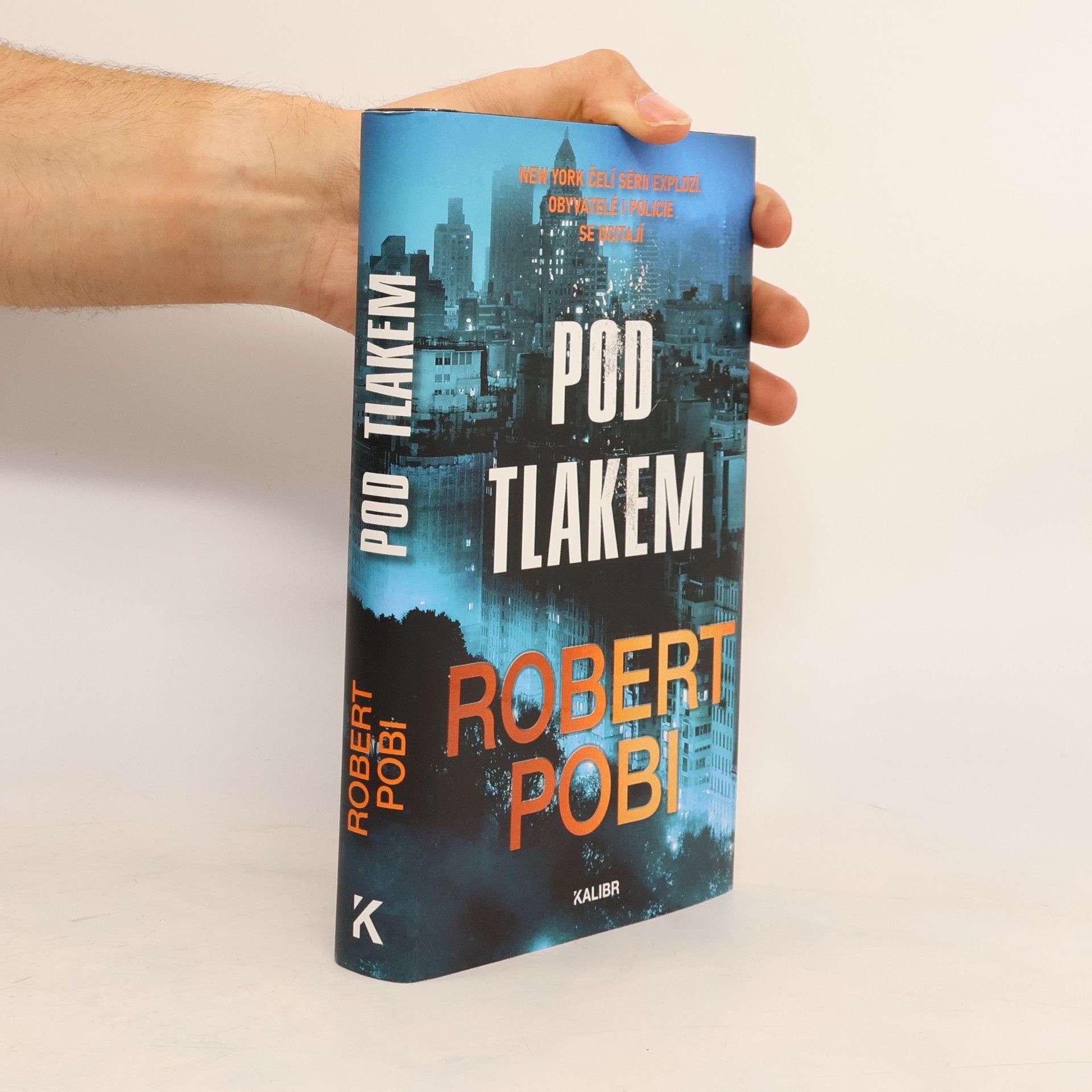 Pod tlakem