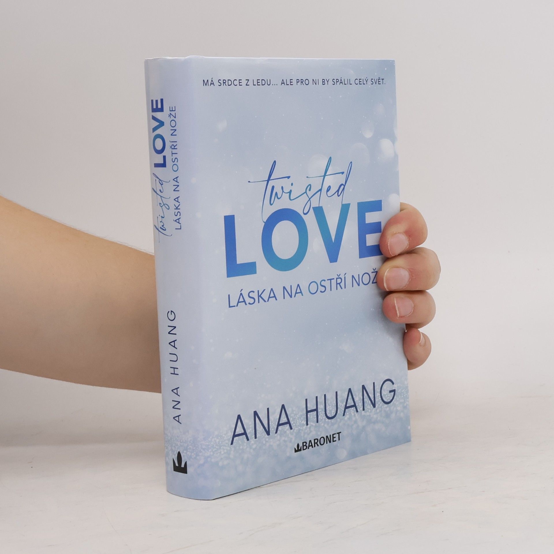 Ana Huang Twisted love. Láska na ostří nože
