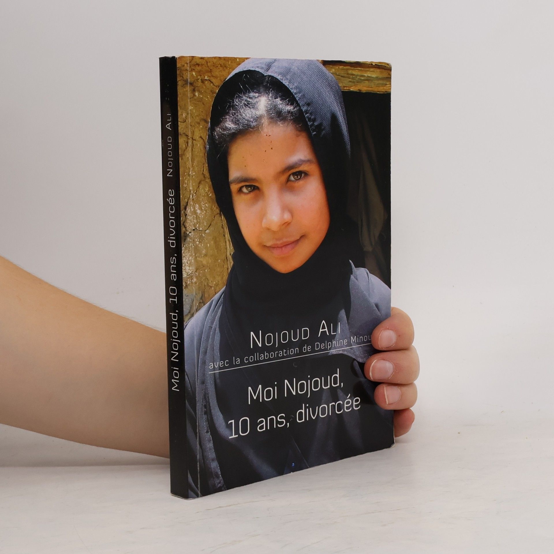 Nug u. d. ʿAli Moi Nojoud, 10 ans, divorcée