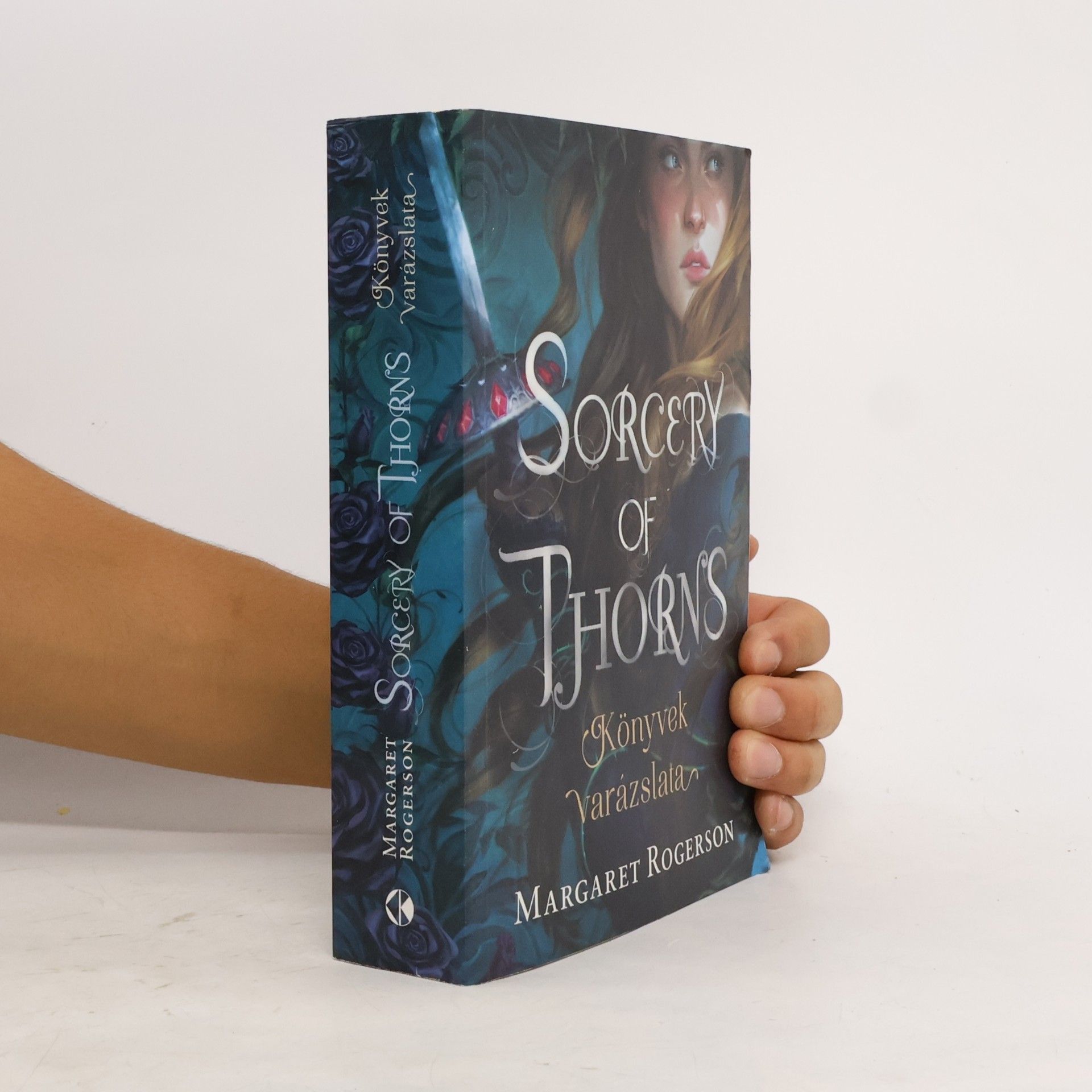 Margaret Rogerson Sorcery of Thorns - Könyvek varázslata