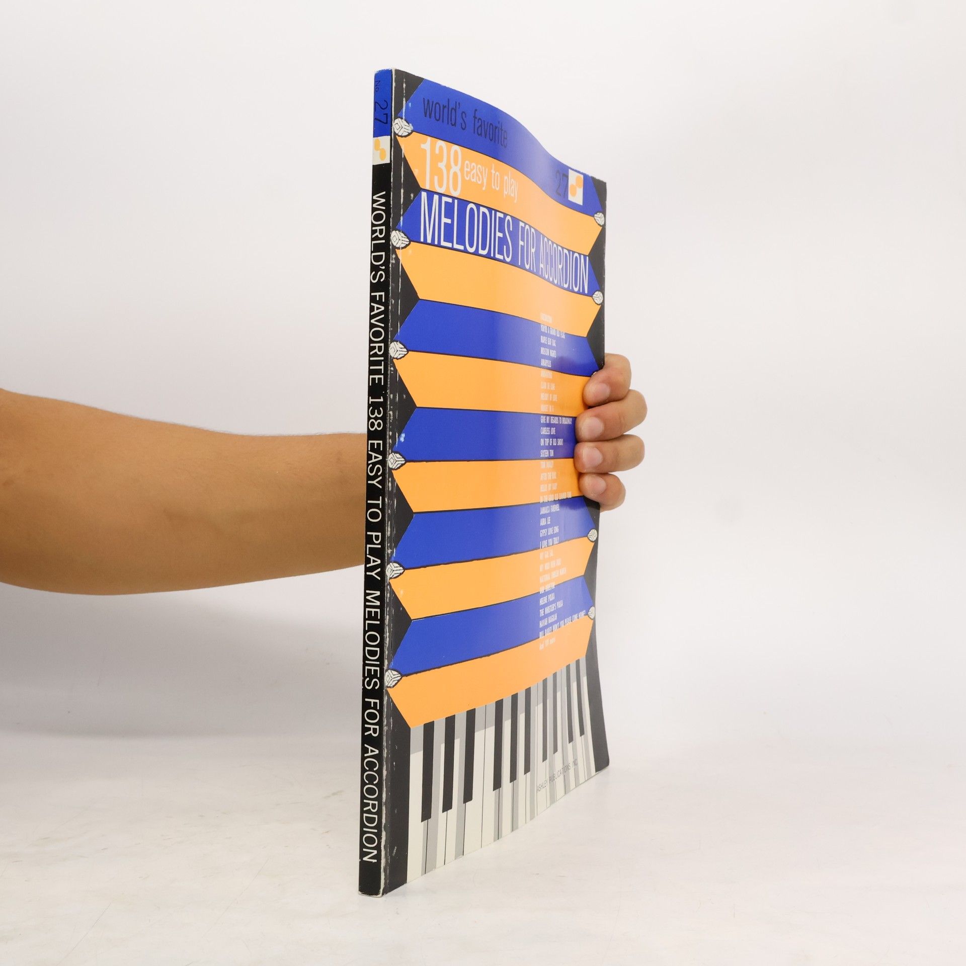 Albert Gamse World's Favorite Series - 27: 138 Easy to Play Melodies for Accordion