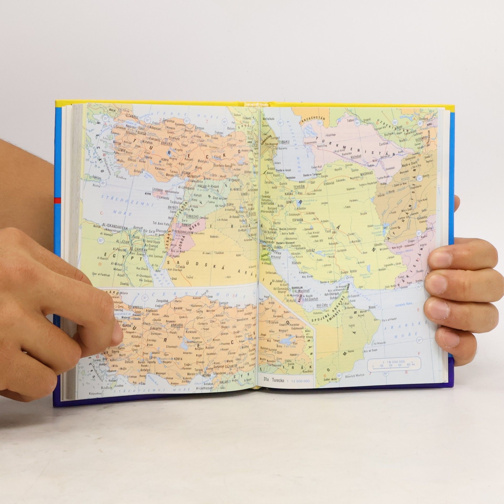 Autorenkollektiv Kapesní atlas světa