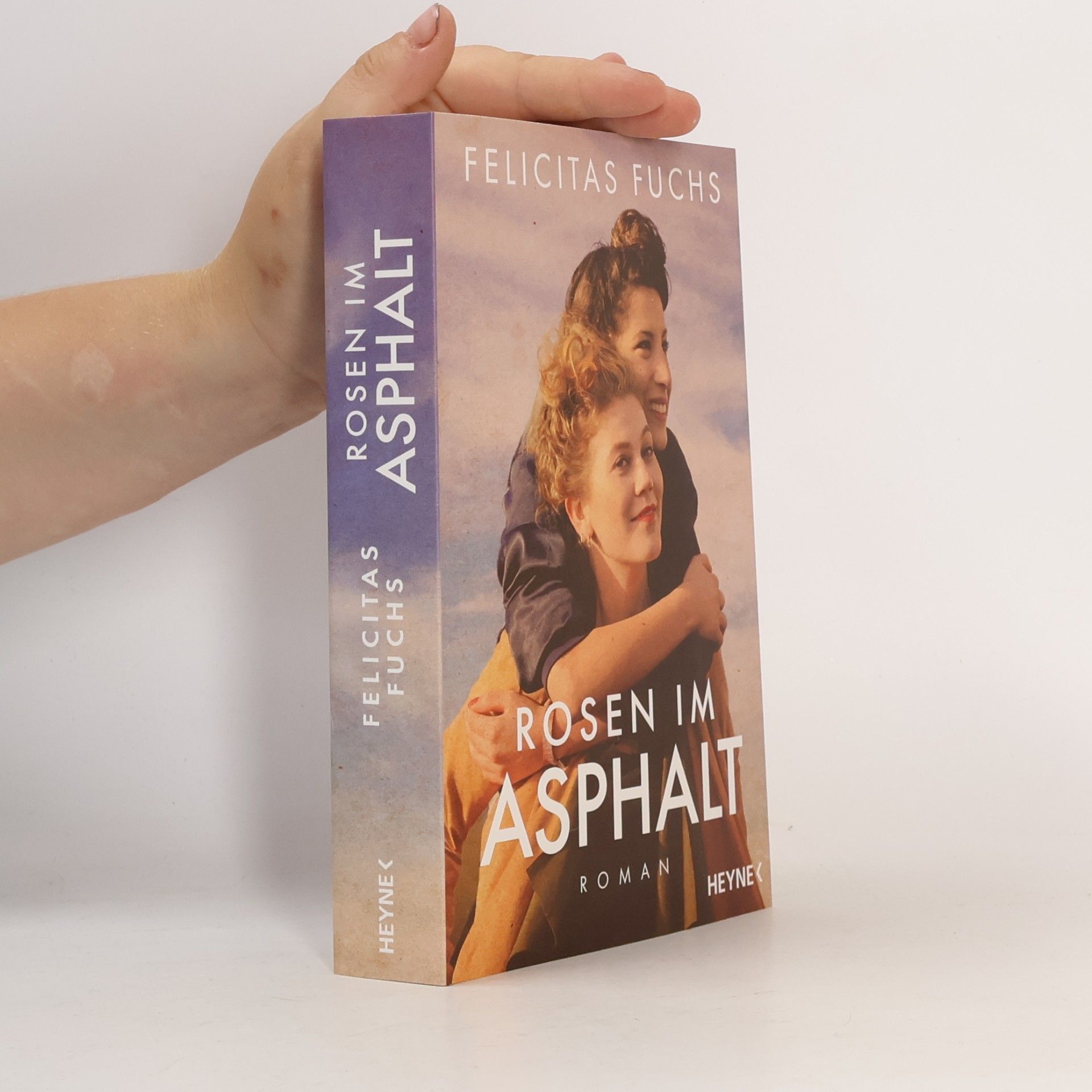 Felicitas Fuchs Rosen im Asphalt