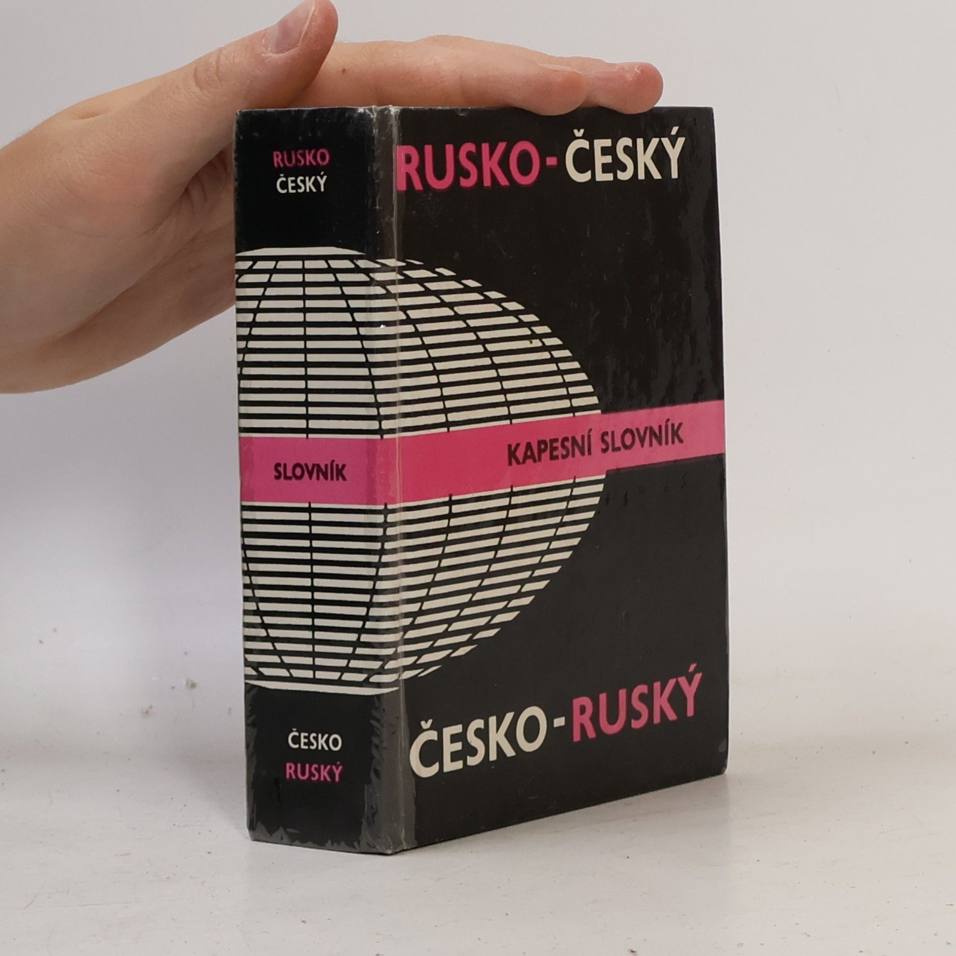 Jelizaveta Dvořáková Rusko-český a česko-ruský kapesní slovník