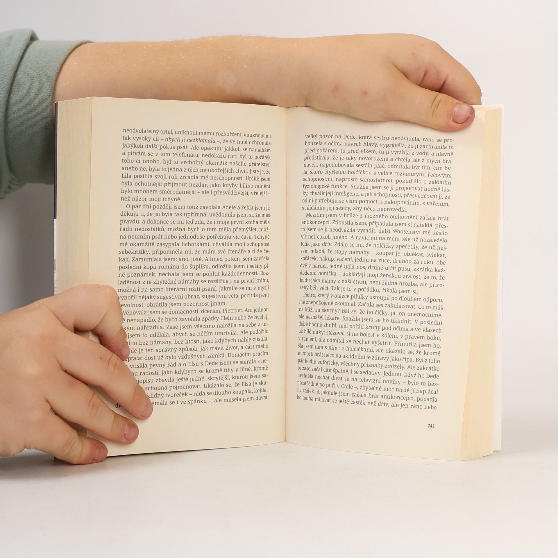 Elena Ferrante Geniální přítelkyně 3. Příběh těch, co odcházejí, a těch, kteří zůstanou