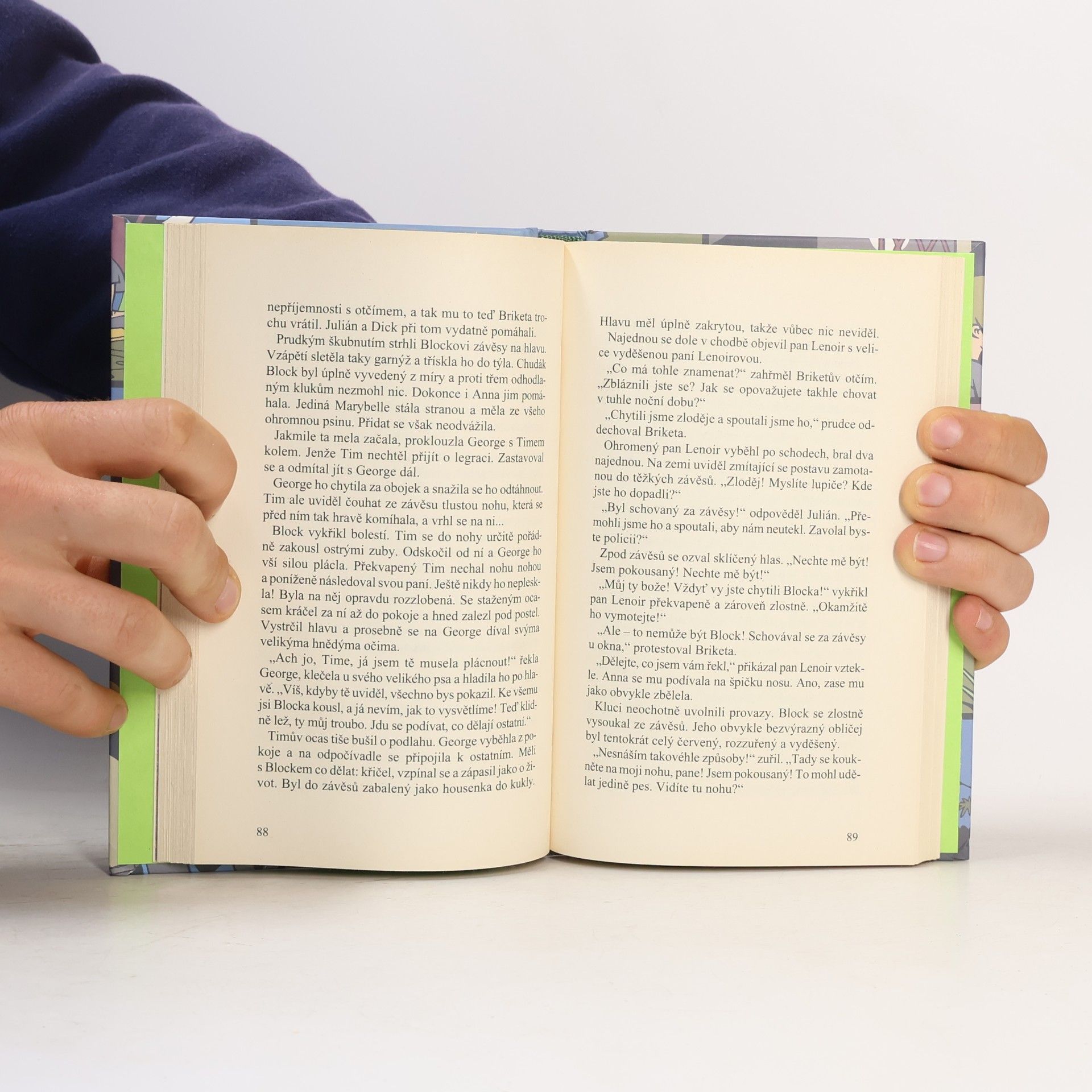 Enid Blyton Správná pětka. Na Pašeráckém vršku