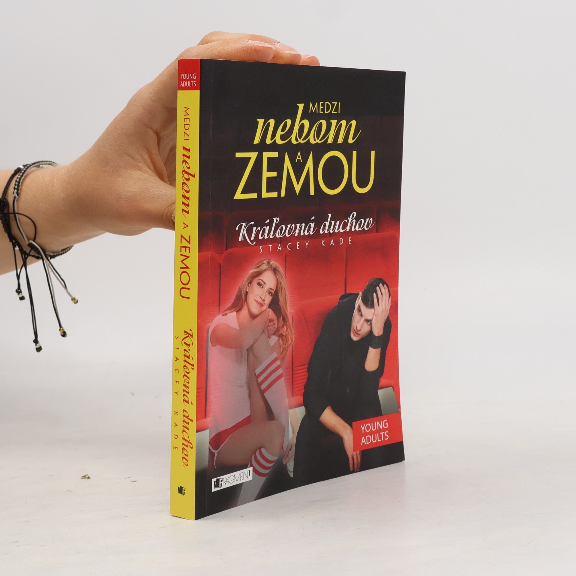 Stacey Kade Medzi nebom a zemou. Kráľovná duchov