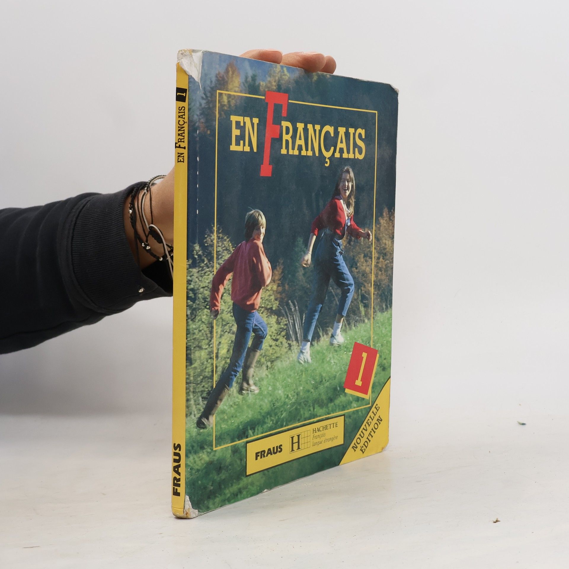 En francais. 1