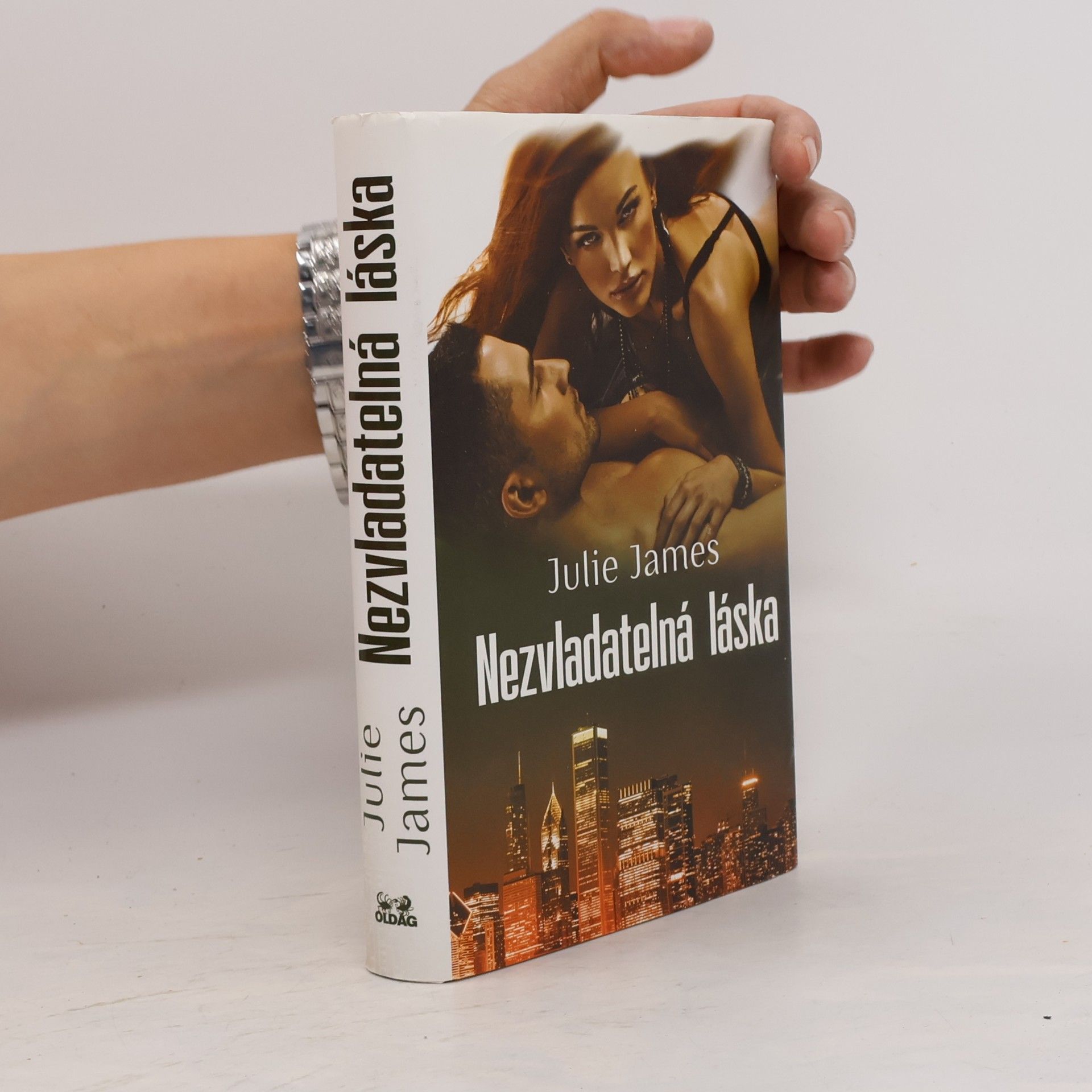 Julie James Nezvladatelná láska