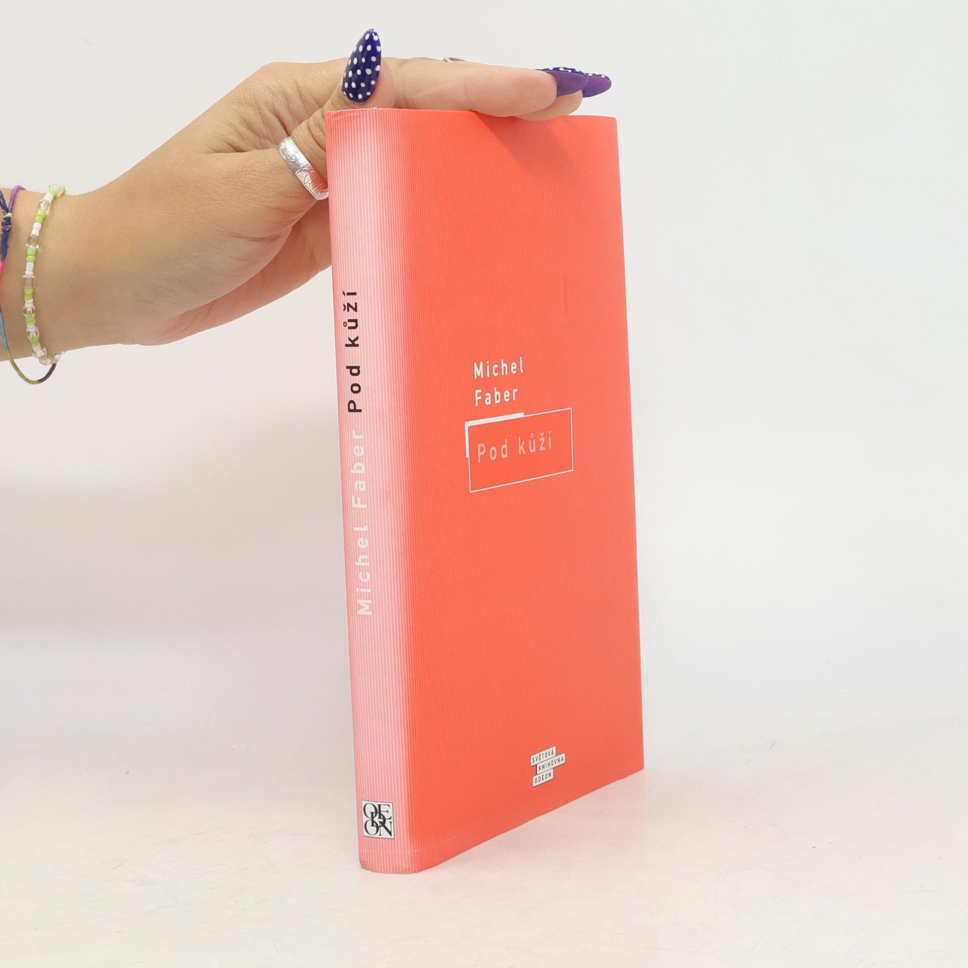 Michel Faber Pod kůží