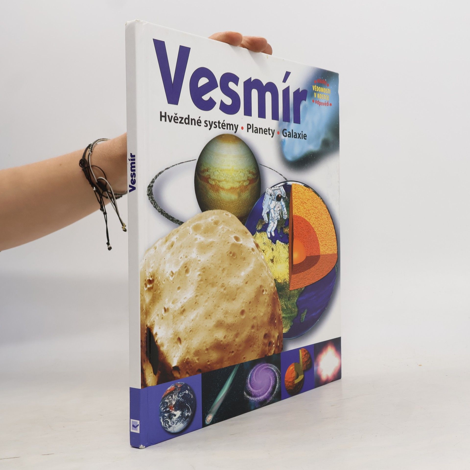 Autorenkollektiv Vesmír : hvězdné systémy, planety, galaxie