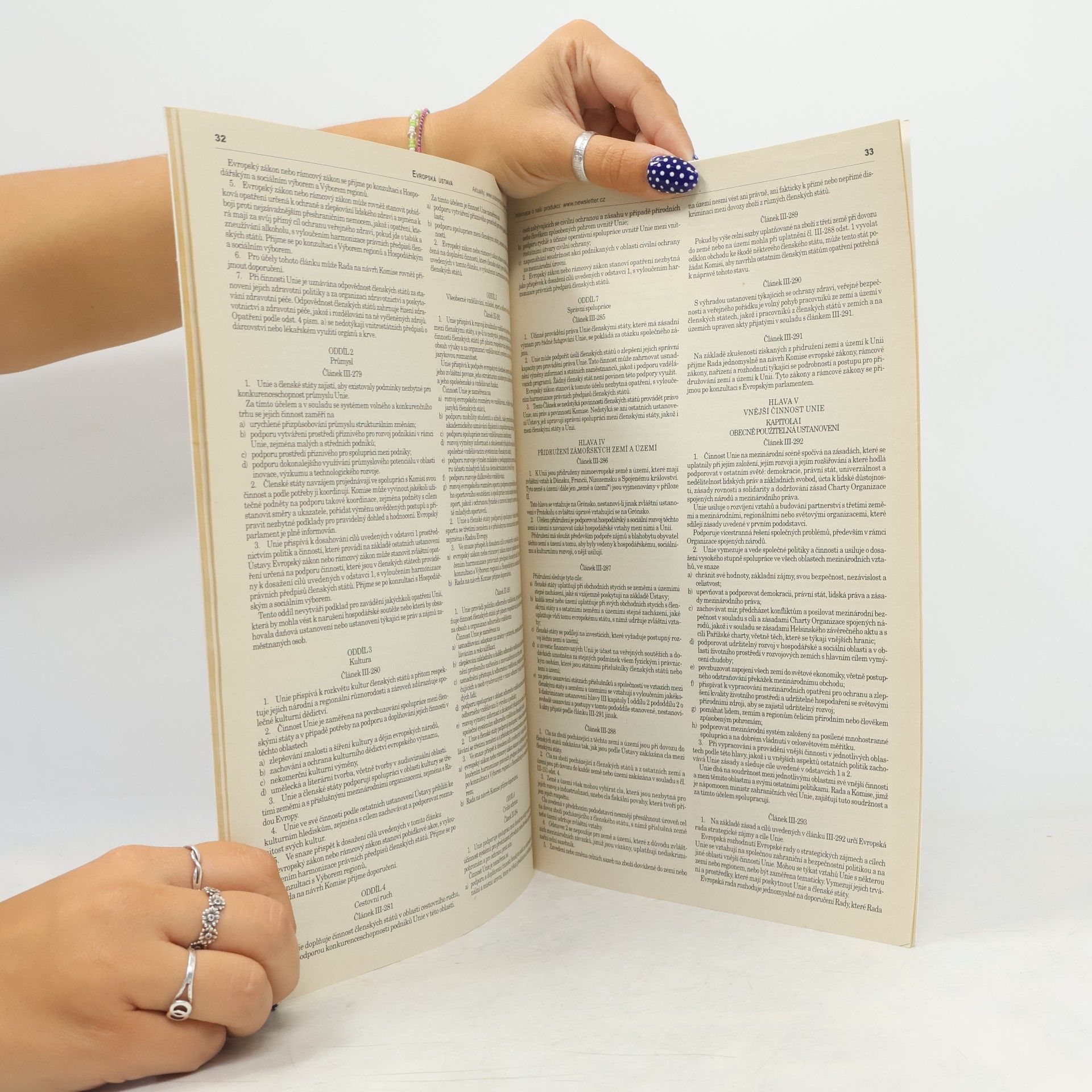 Collectif d'auteurs Evropská ústava. Smlouva o ústavě pro Evropu. Úplné znění podléhající ratifikaci členskými státy. Rozbor a charakteristika jednotlivých částí Evropské ústavy.