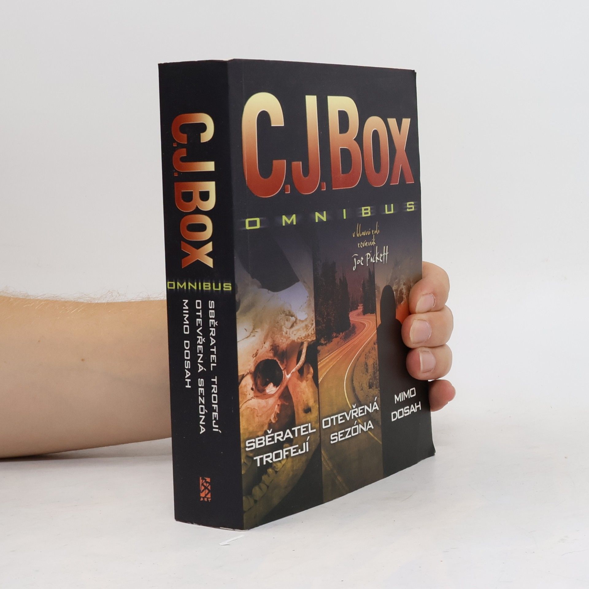 C. J. Box Omnibus: Sběratel trofejí. Otevřená sezóna. Mimo dosah