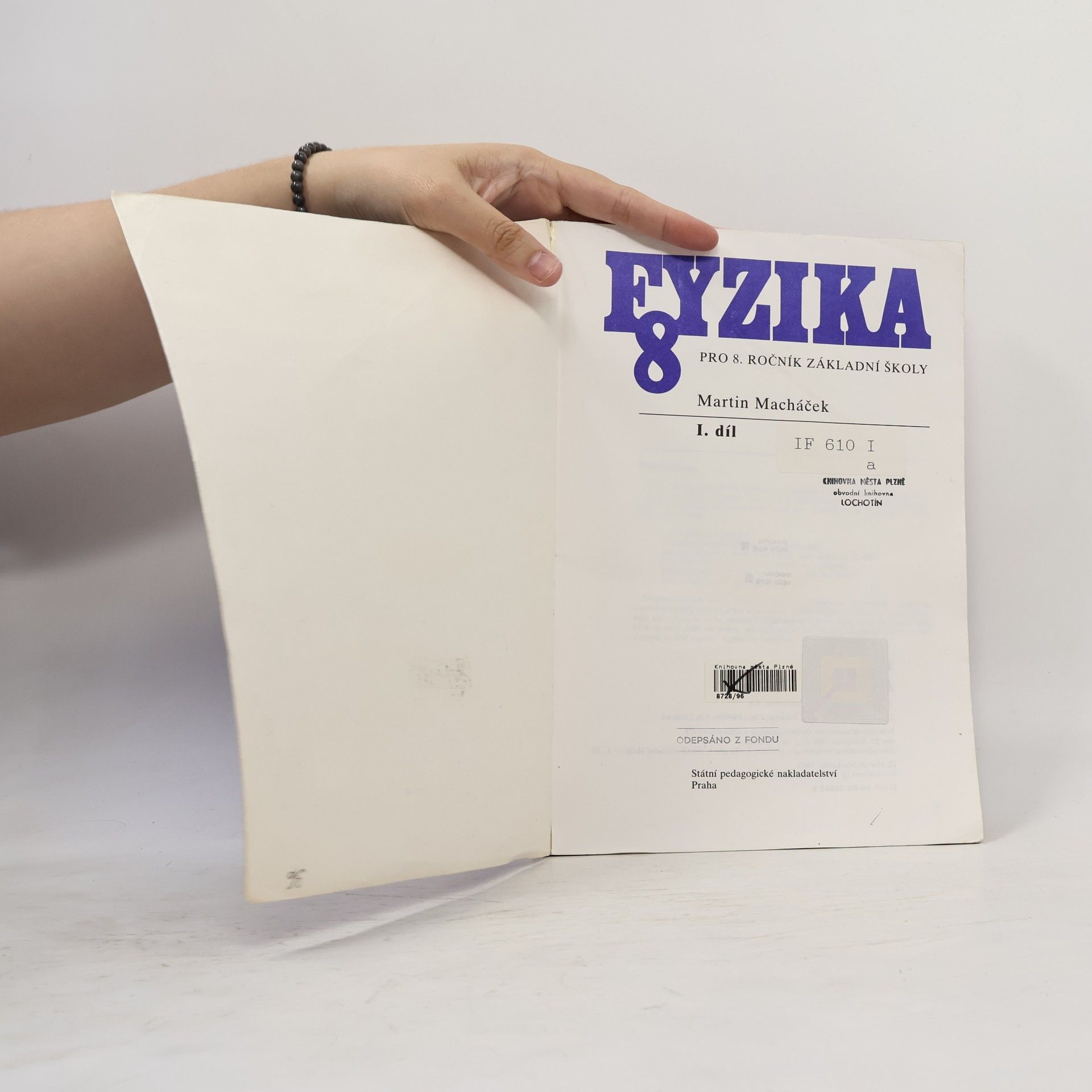 Martin Macháček Fyzika pro 8. ročník základní školy, I. díl